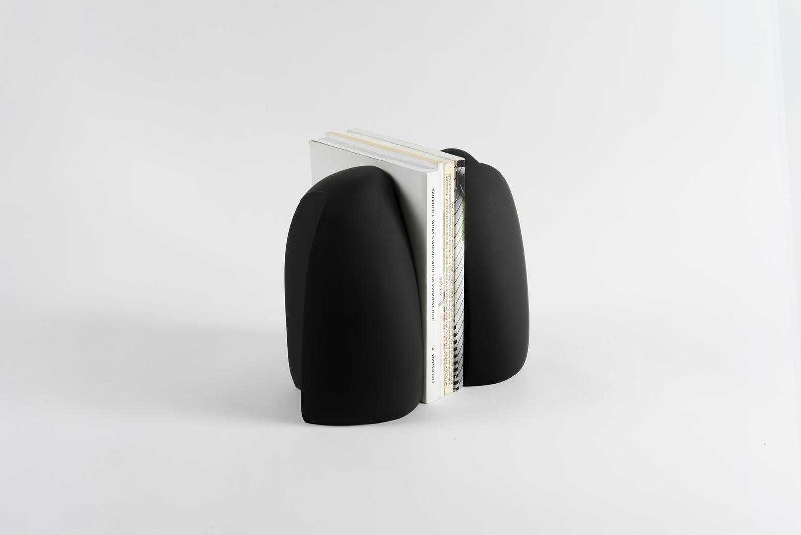Serre-livres Henge, ensemble de 2 pièces en béton noir par UM Studio en vente 3