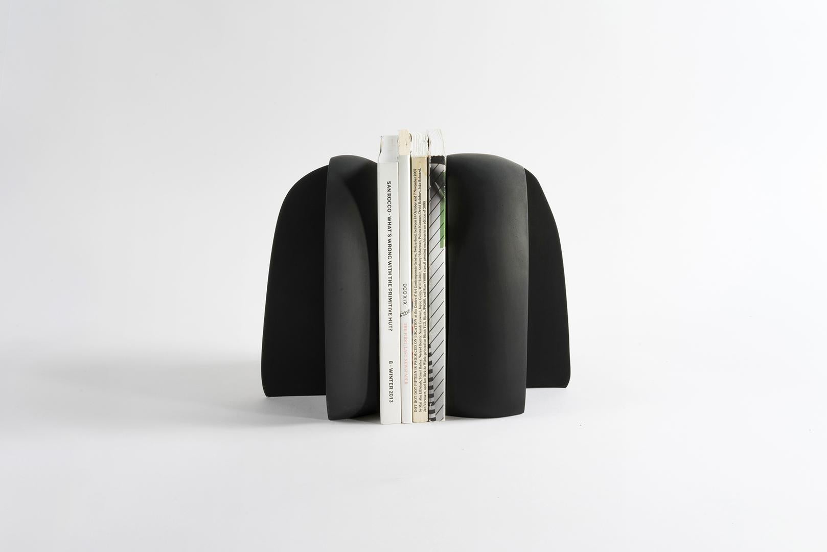 Minimalist Henge Bookend, Set of 2 Black Concrete Pieces by UMÉ Studio For Sale