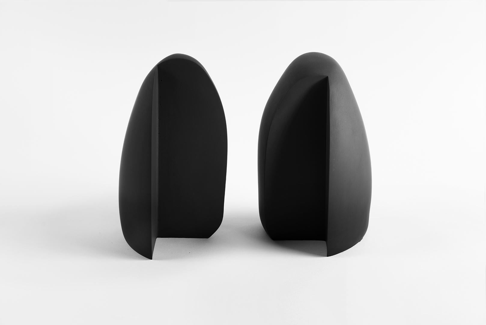 American Henge Bookend, Set of 2 Black Concrete Pieces by UMÉ Studio For Sale