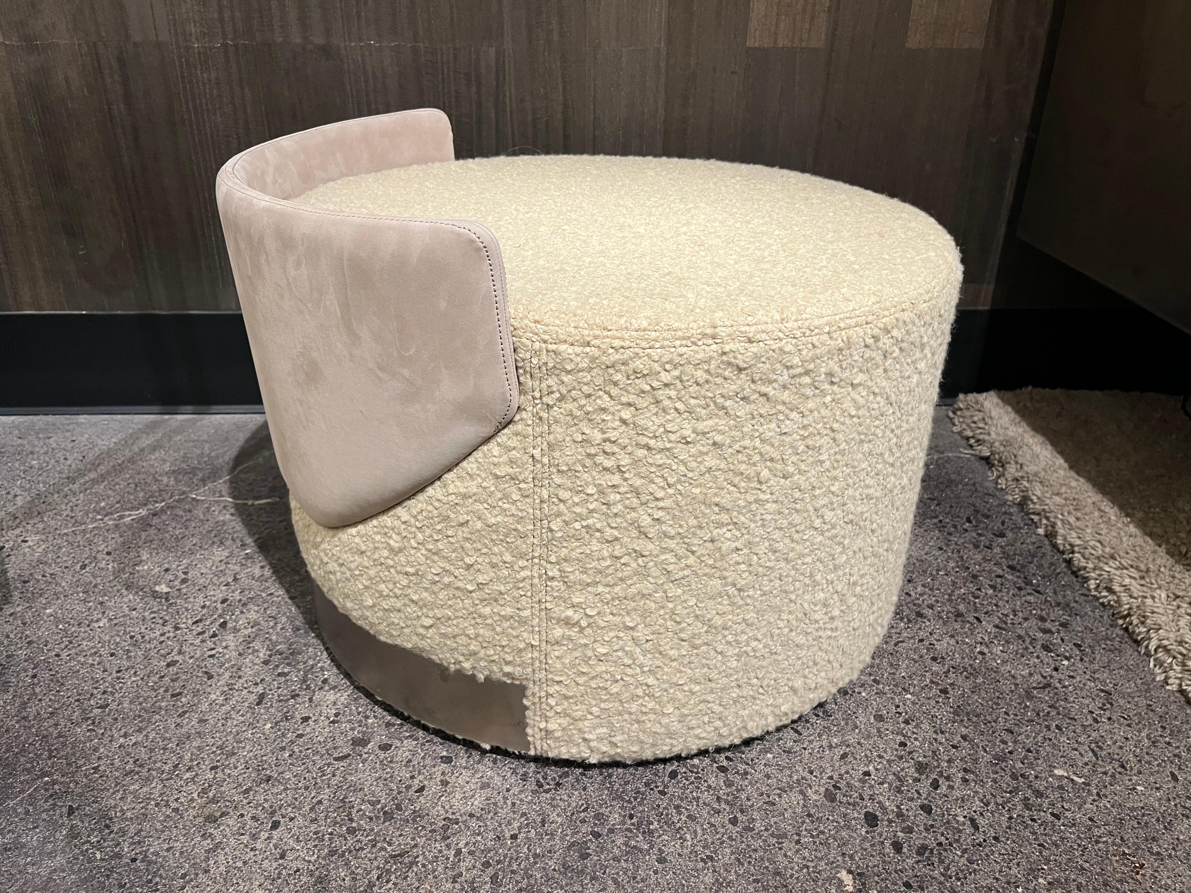 Henge Italienischer Pouf-Drehhocker (21. Jahrhundert und zeitgenössisch) im Angebot