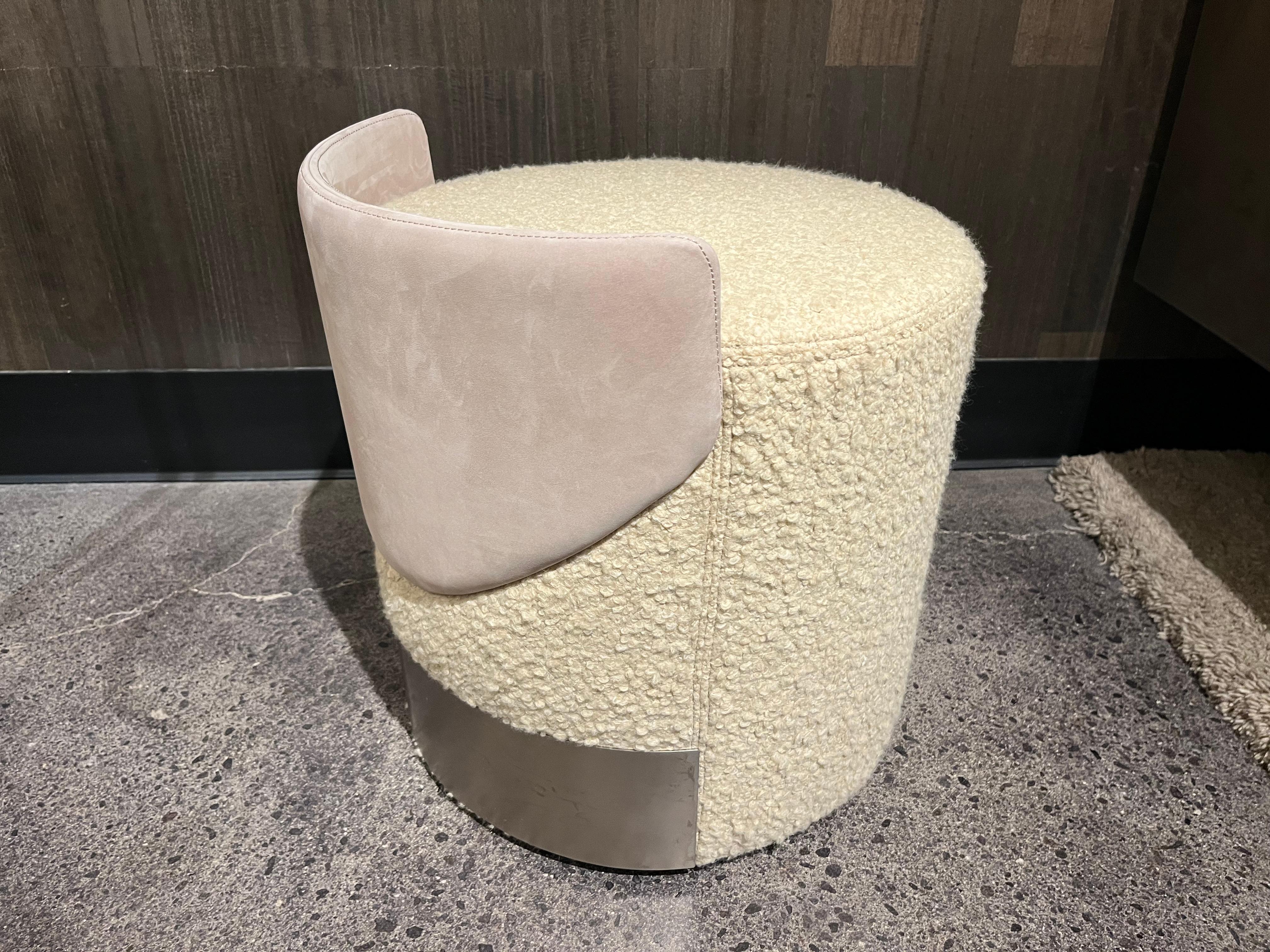 Henge Italienischer Pouf-Drehhocker (Metall) im Angebot