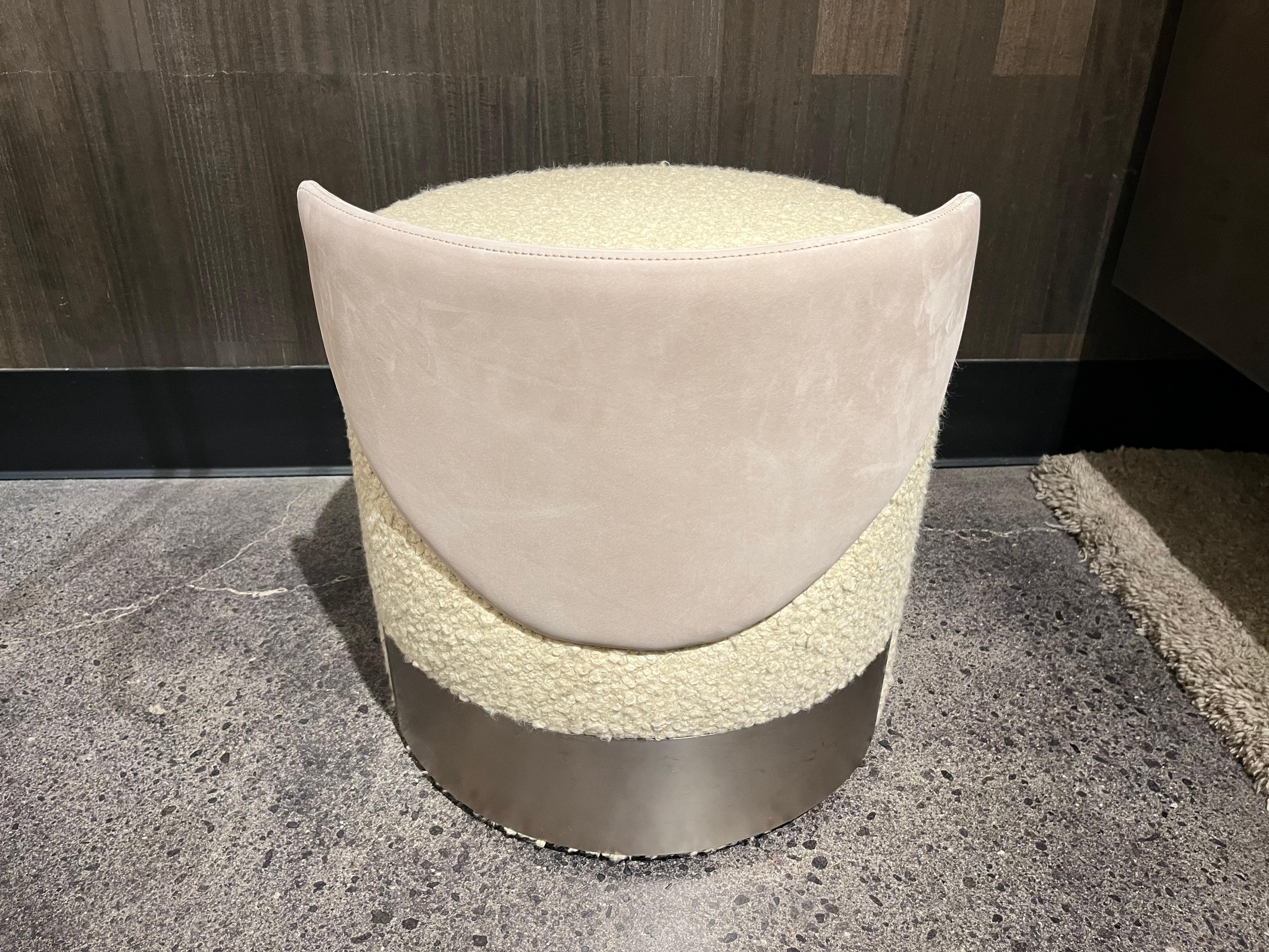 Henge Italienischer Pouf-Drehhocker im Angebot 1