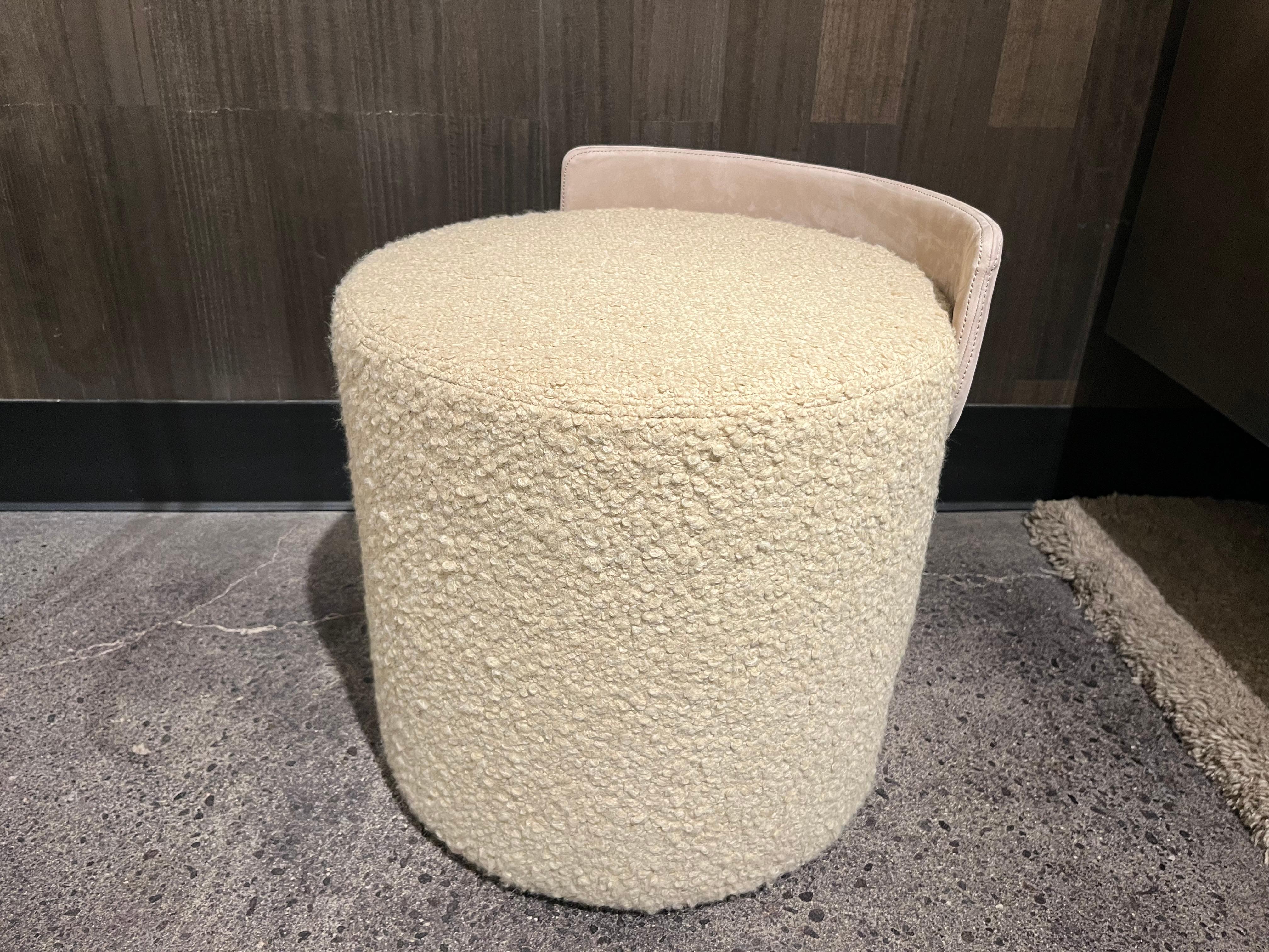 Henge Italienischer Pouf-Drehhocker im Angebot 2