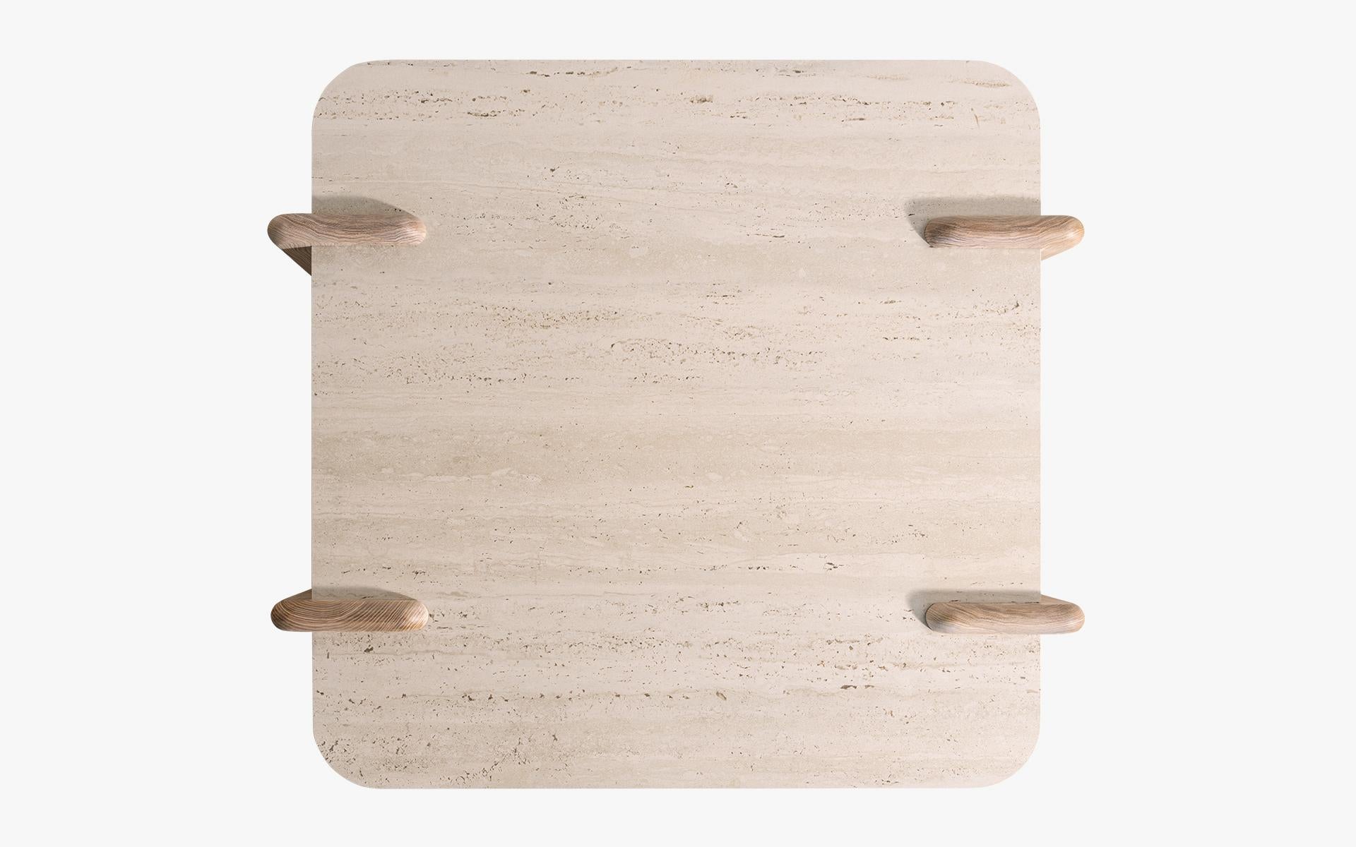Mesa de centro Hengra Base de madera de fresno con tapa de porcelana de travertino Siglo XXI y contemporáneo en venta