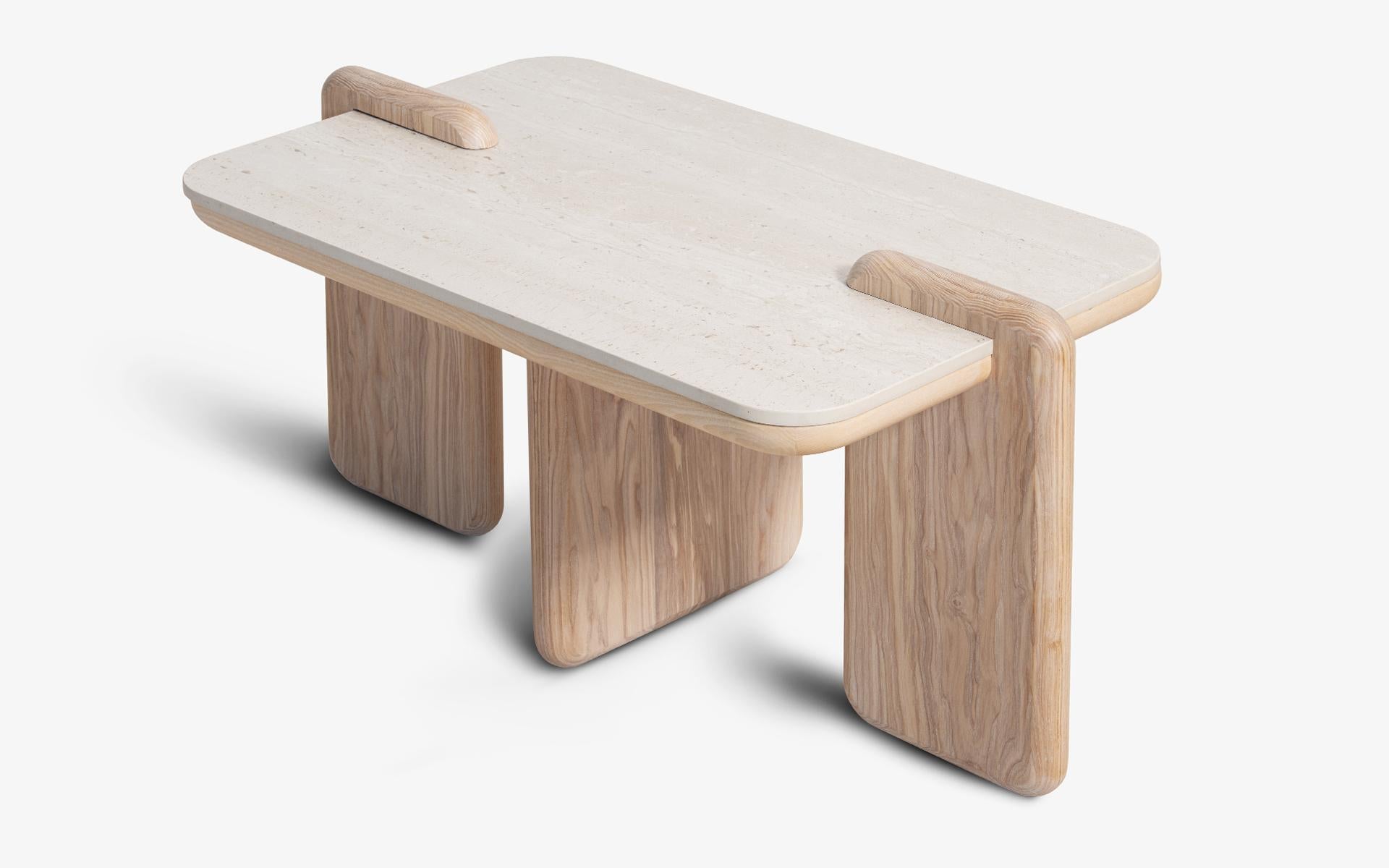 Moderne Table d'appoint moderne Hengra Base en Ash Wood et plateau en porcelaine de travertin en vente