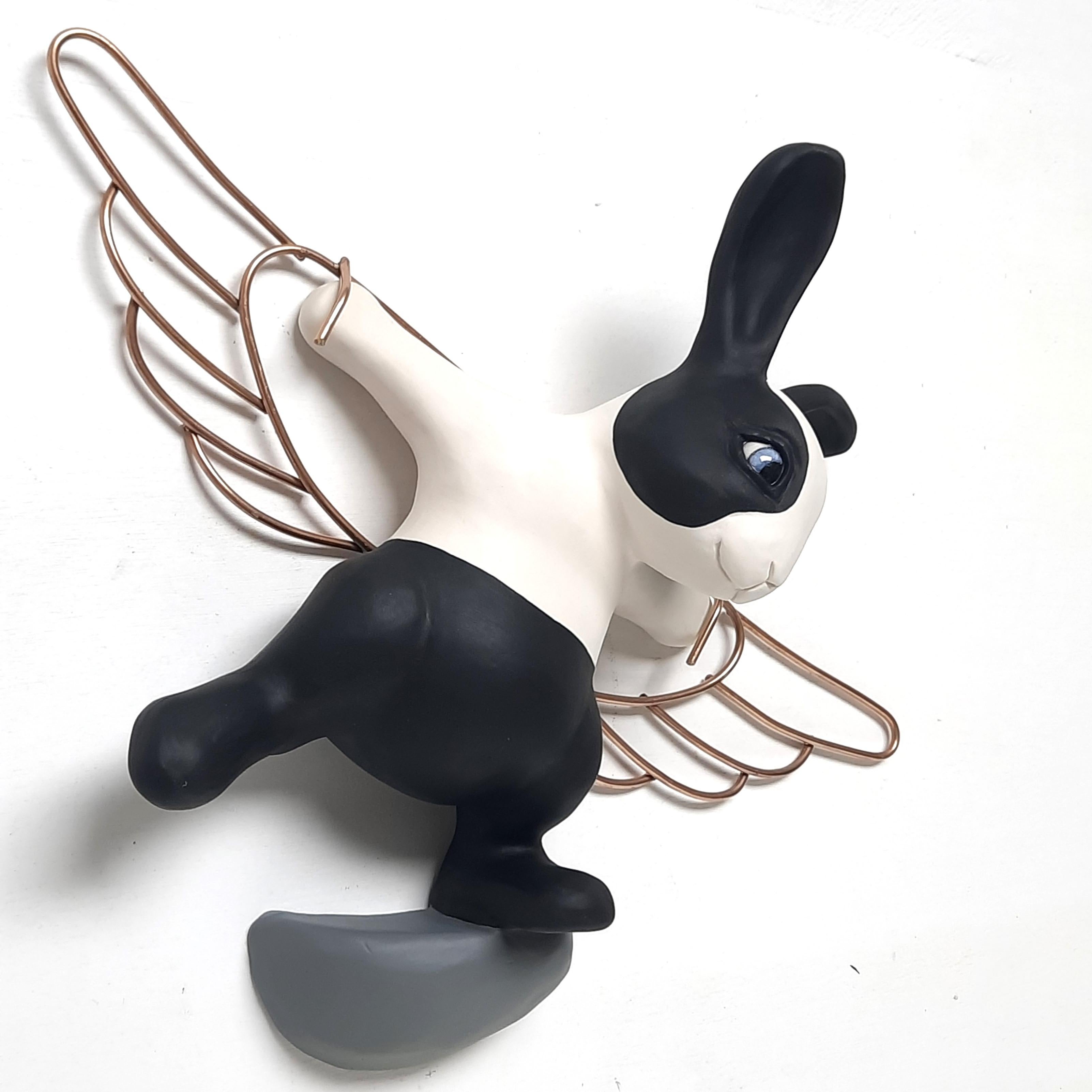 Feel like flying-original realism wildlife sculpture-PAINTING-contemporary Art - Modern Sculpture by Henk Jan Sanderman