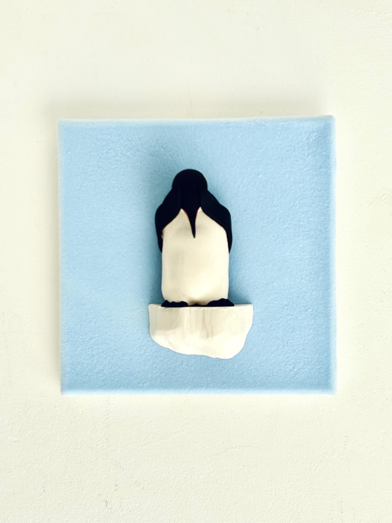 Cette œuvre d'art exceptionnelle est actuellement exposée et disponible à la vente à la Signet Contemporary Art Gallery et en ligne.
Edition limitée à 25 exemplaires
Serein et contemplatif, le Pingouin A capture un moment de calme. La figure