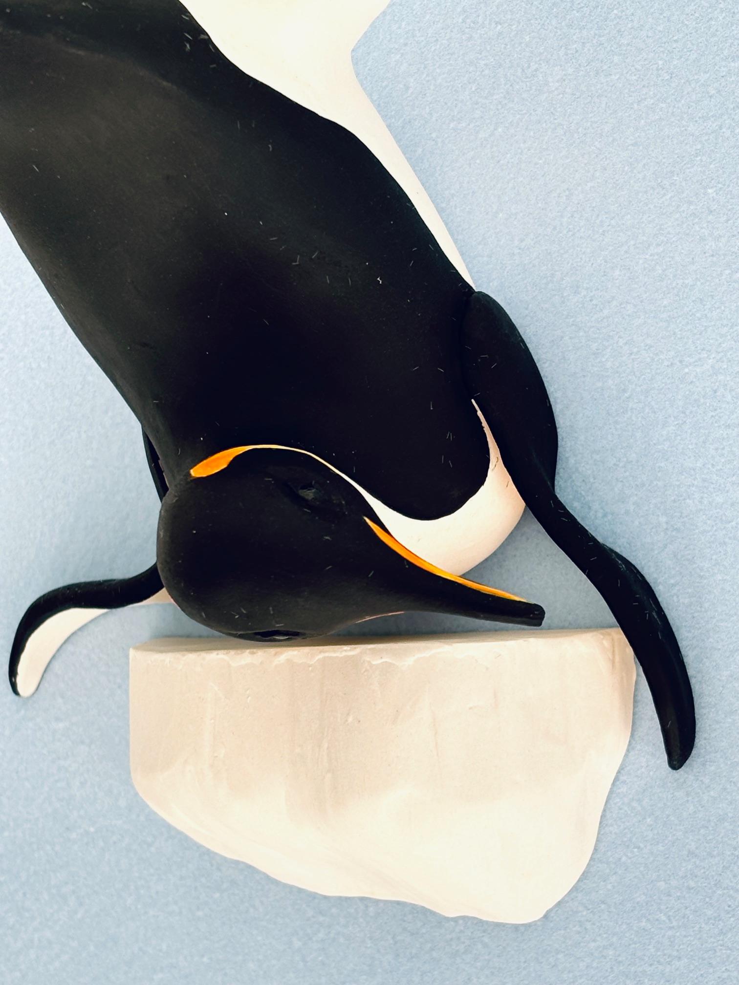 Penguin B Upside down realism wildlife sculpture artwork-contemporary Wall art en vente 2