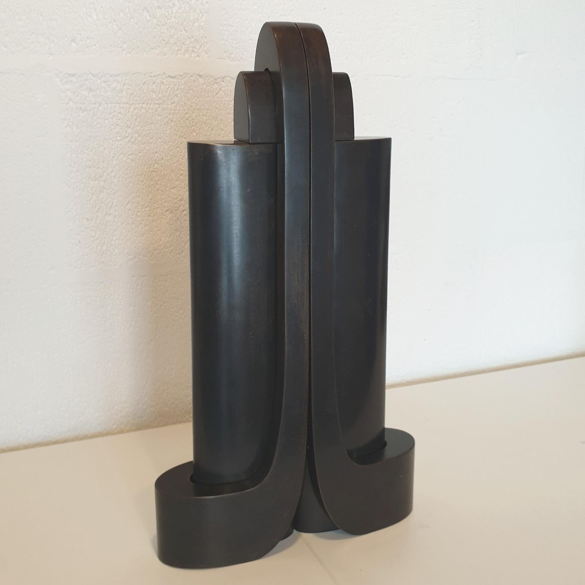 Monastery Gate - sculpture géométrique abstraite contemporaine et moderne en bronze - Constructiviste Sculpture par Henk van Putten