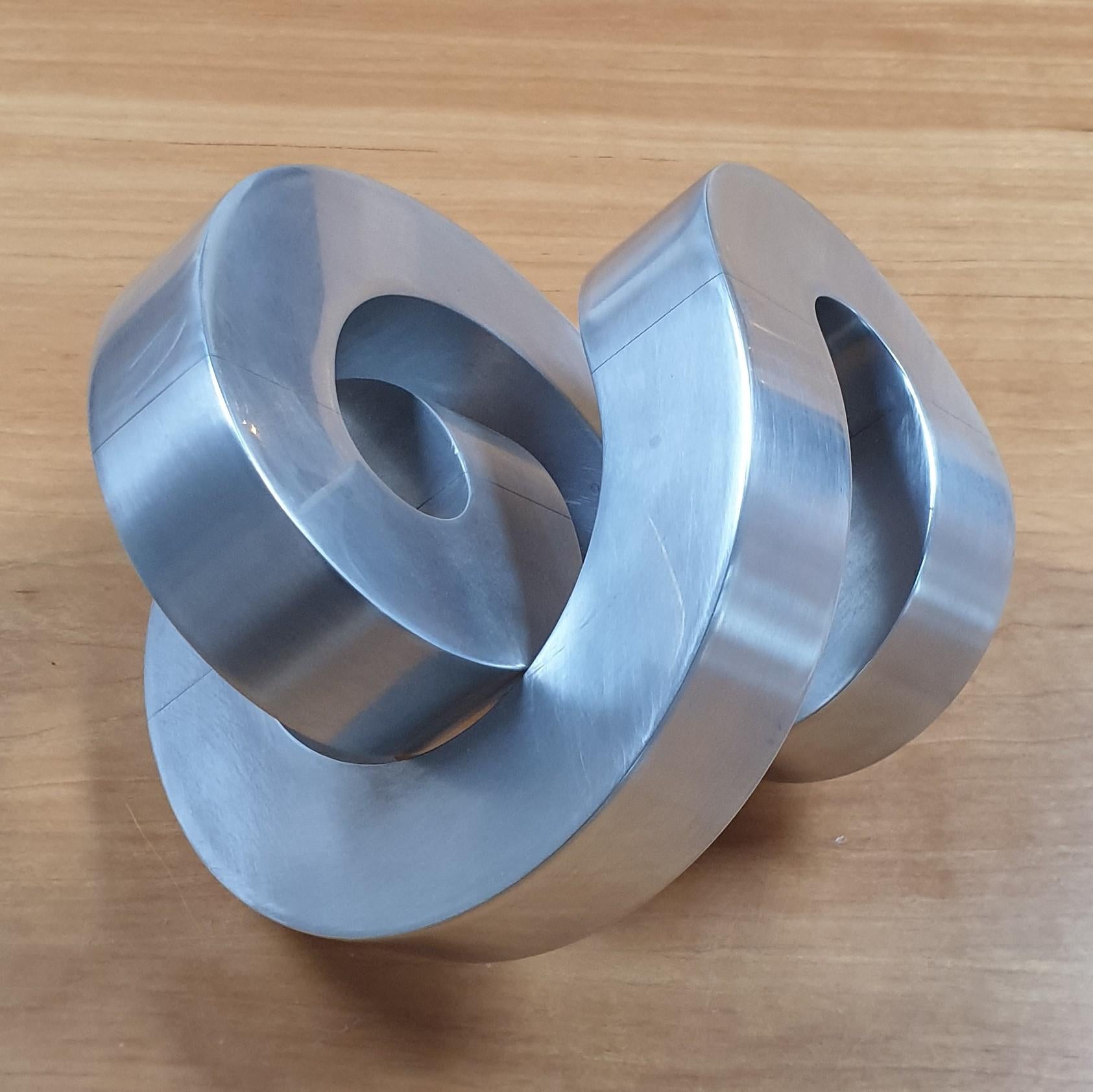 Rondeau - Zeitgenössische moderne abstrakte geometrische Skulptur aus Aluminium im Angebot 1