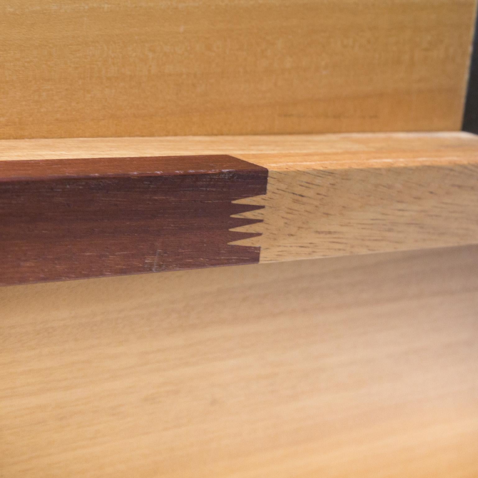 Henk Vos ‘Bagutta’ Dining Table for Linteloo For Sale 7