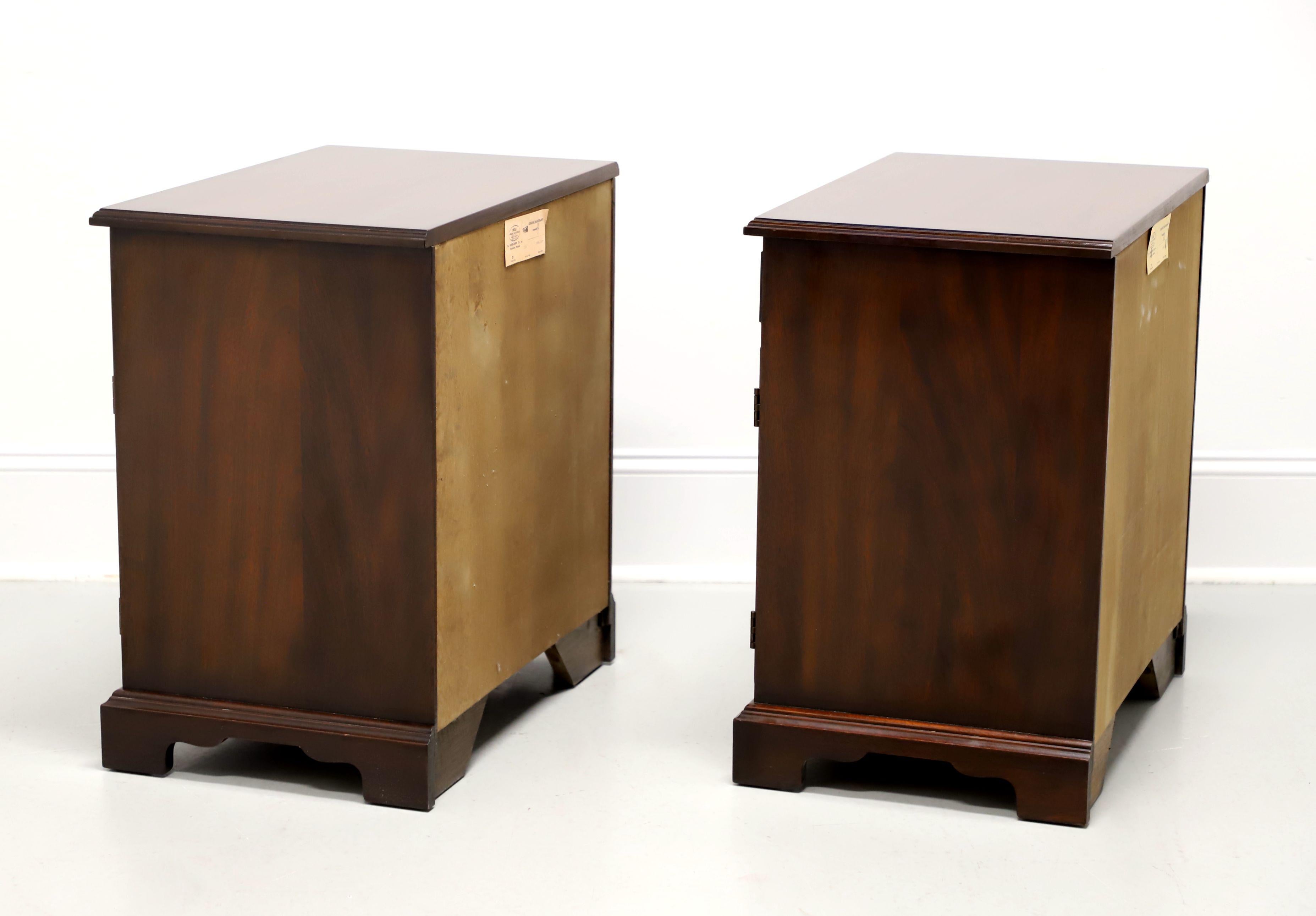 American HENKEL HARRIS 114 29 Mahogany Chippendale Nightstands Bedside Cabinets - Pair For Sale