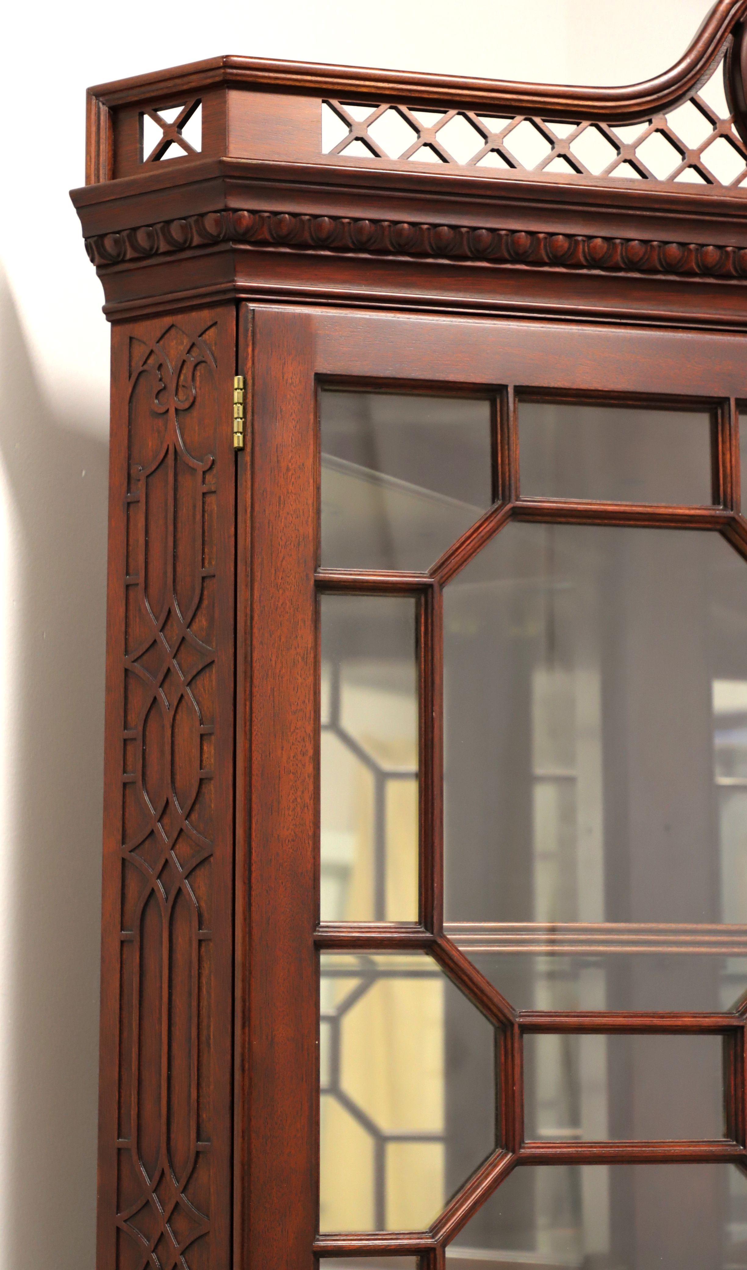 HENKEL HARRIS 1192 29 Mahogany Chippendale Corner Cupboard / Cabinet In Good Condition For Sale In Charlotte, NC