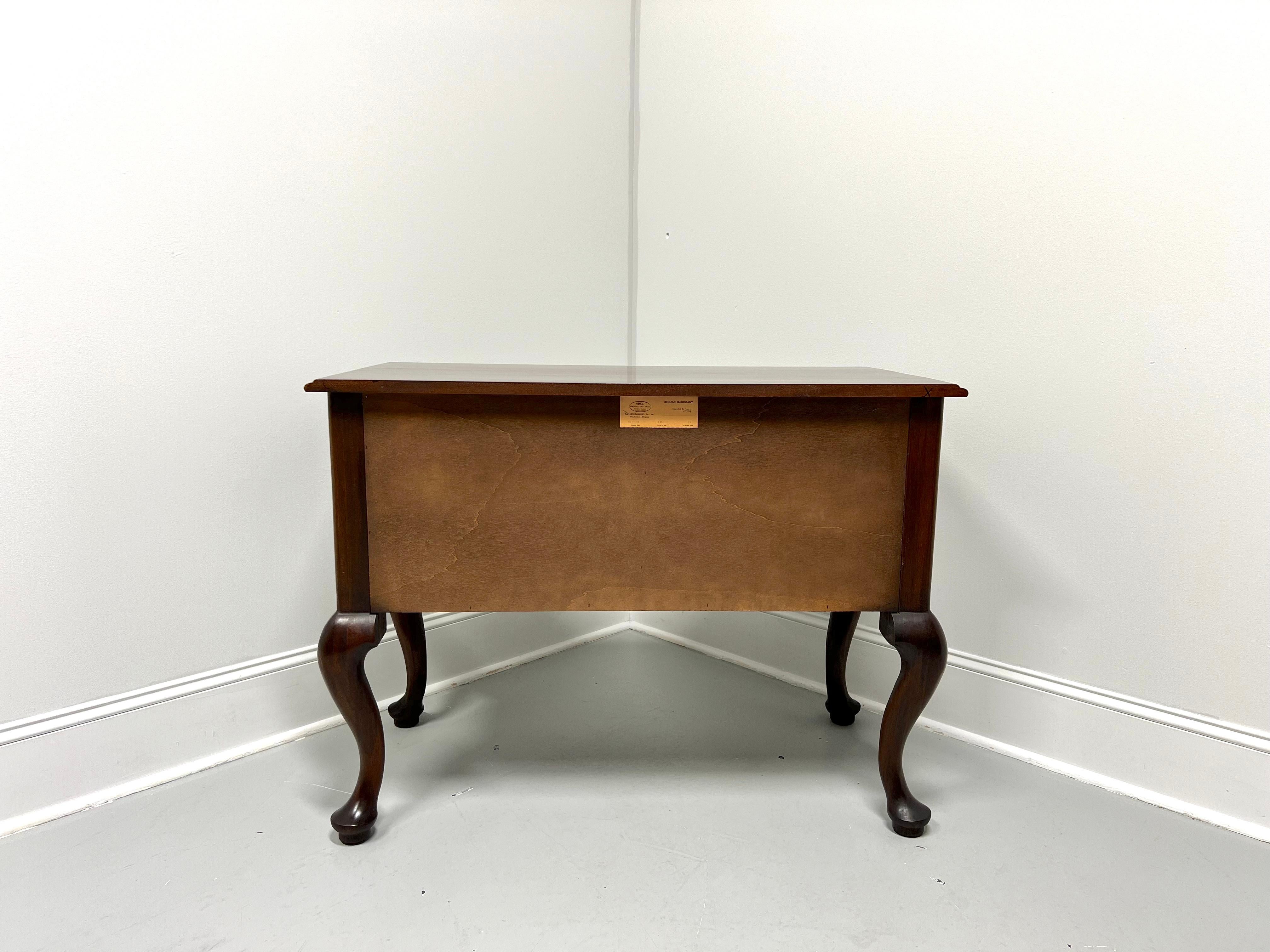 20th Century HENKEL HARRIS 145 29 Solid Mahogany Queen Anne Philadelphia Lowboy Chest For Sale