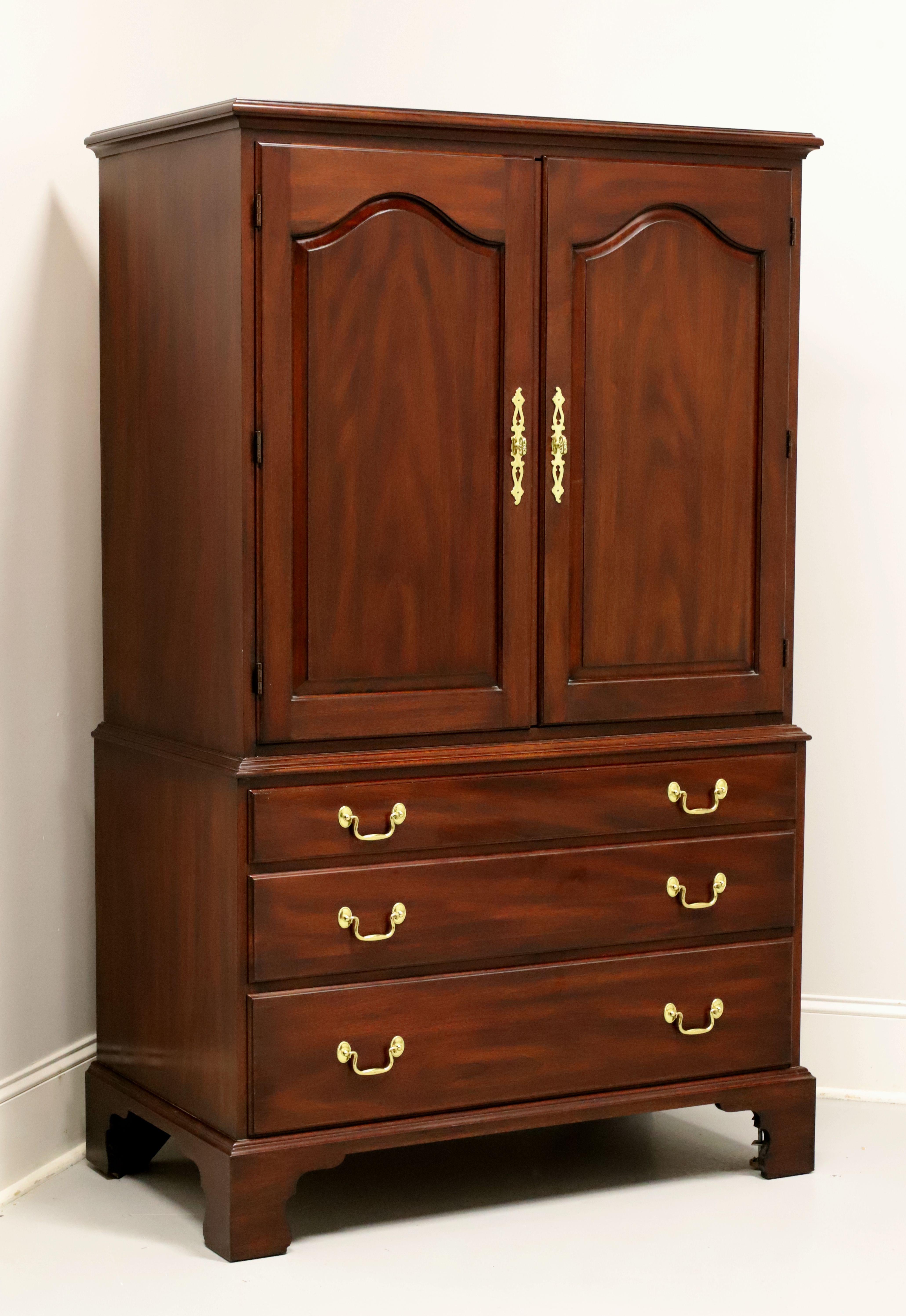 HENKEL HARRIS 171DC 29 Mahogany Chippendale Style Gentleman's Chest 9