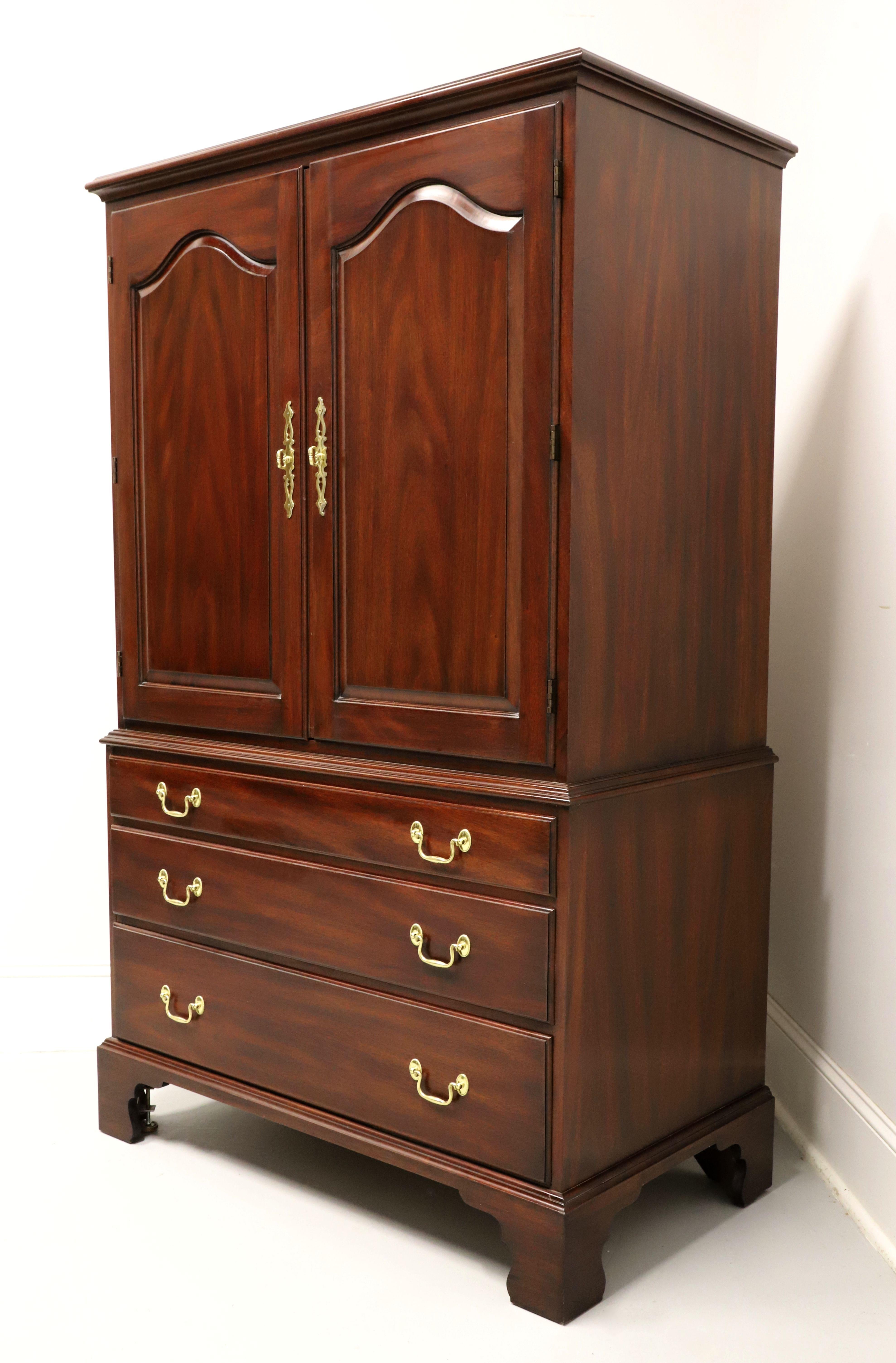 American HENKEL HARRIS 171DC 29 Mahogany Chippendale Style Gentleman's Chest