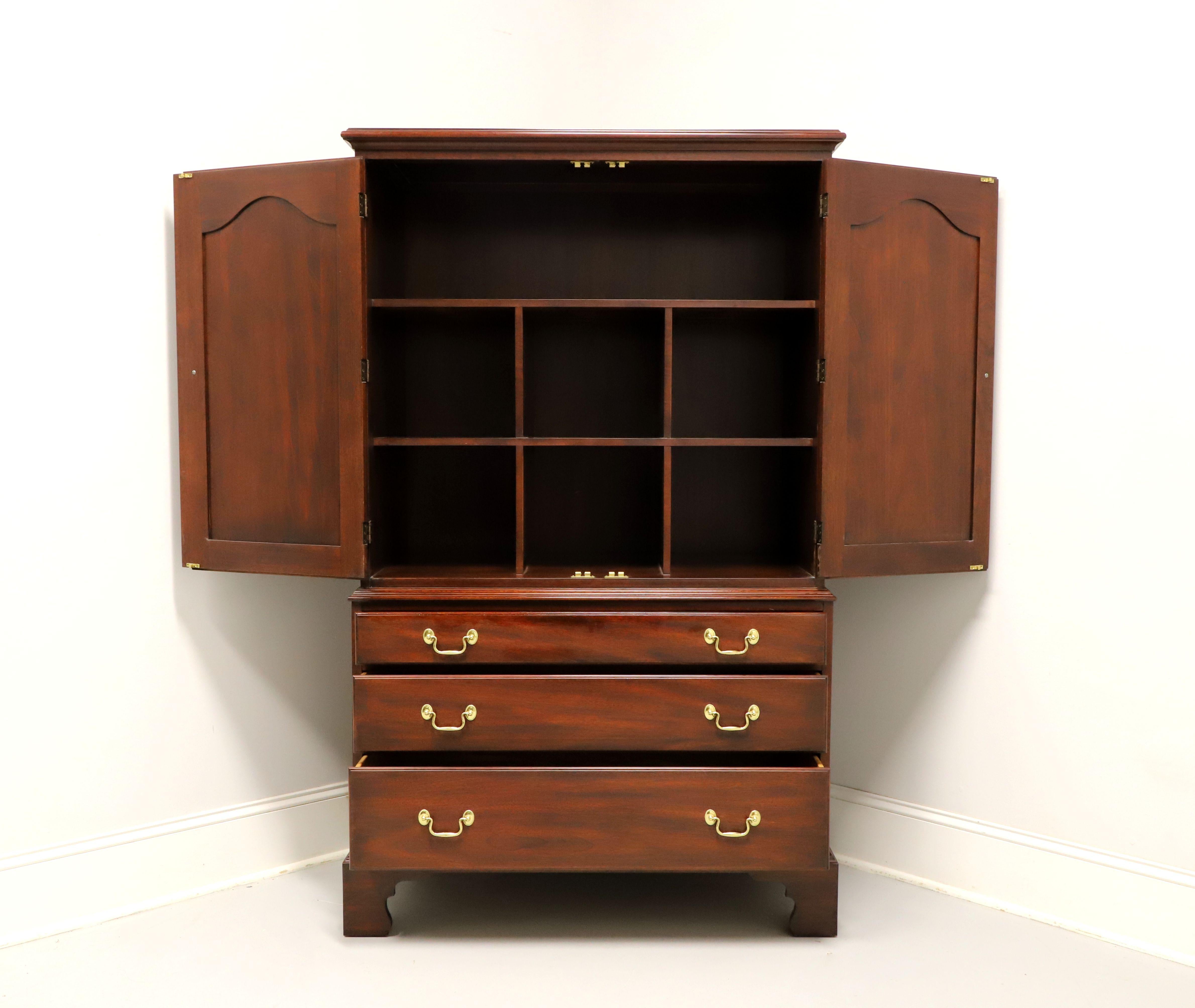 20th Century HENKEL HARRIS 171DC 29 Mahogany Chippendale Style Gentleman's Chest
