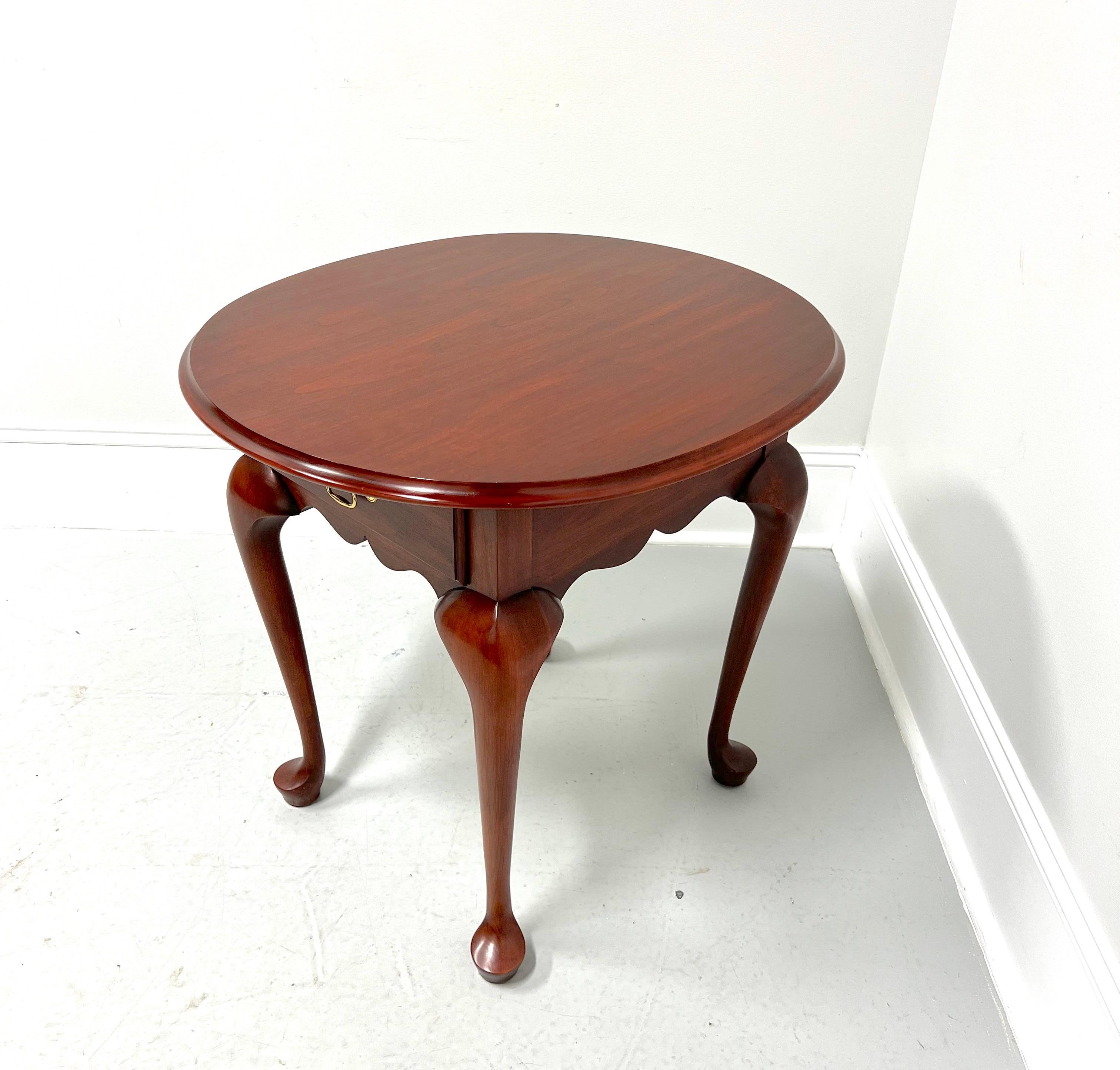 HENKEL HARRIS 5423 24 Solid Wild Black Cherry Queen Anne Oval End Side Table In Good Condition For Sale In Charlotte, NC