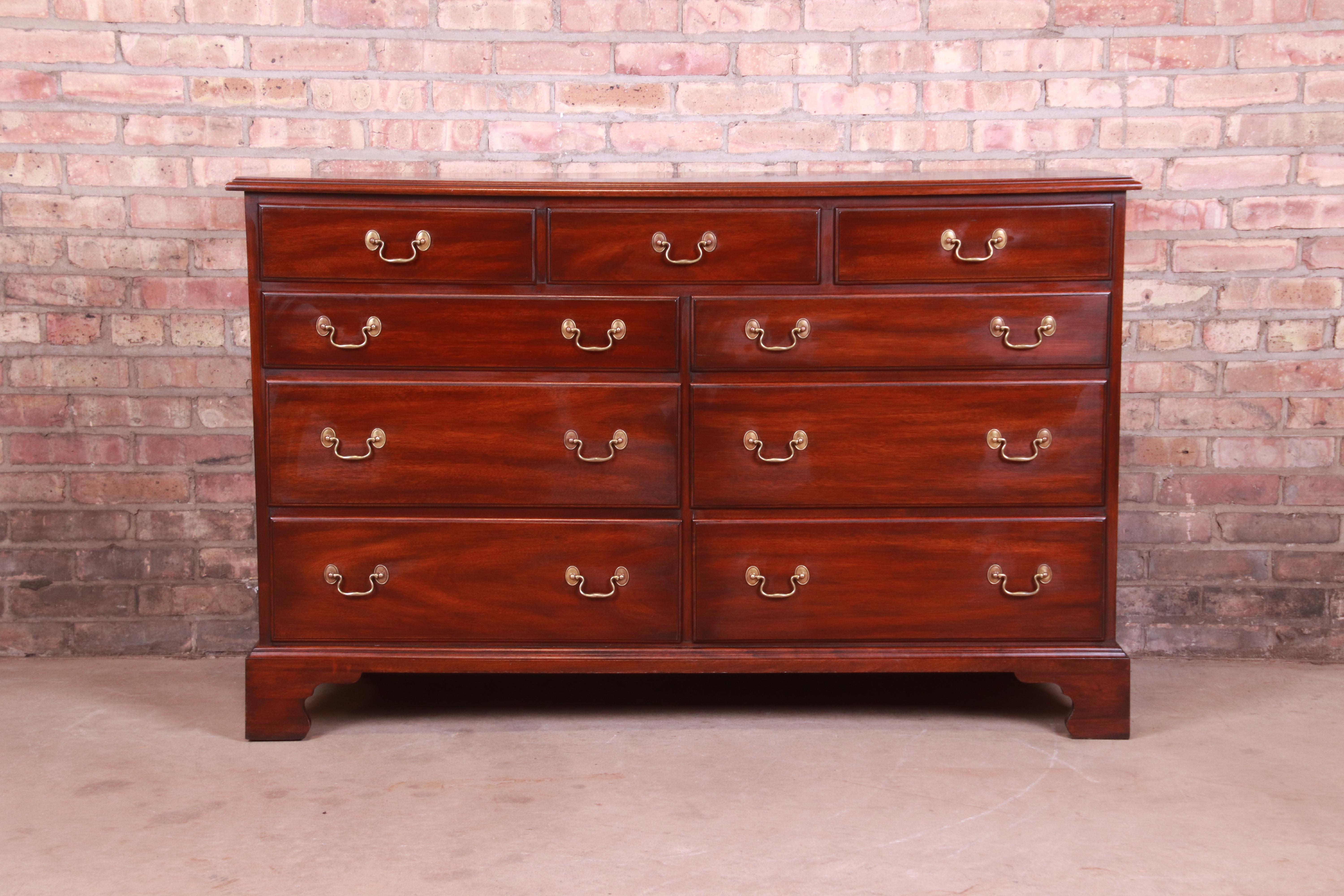 Henkel Harris American Chippendale Solid Mahogany Nine-Drawer Dresser In Good Condition In South Bend, IN