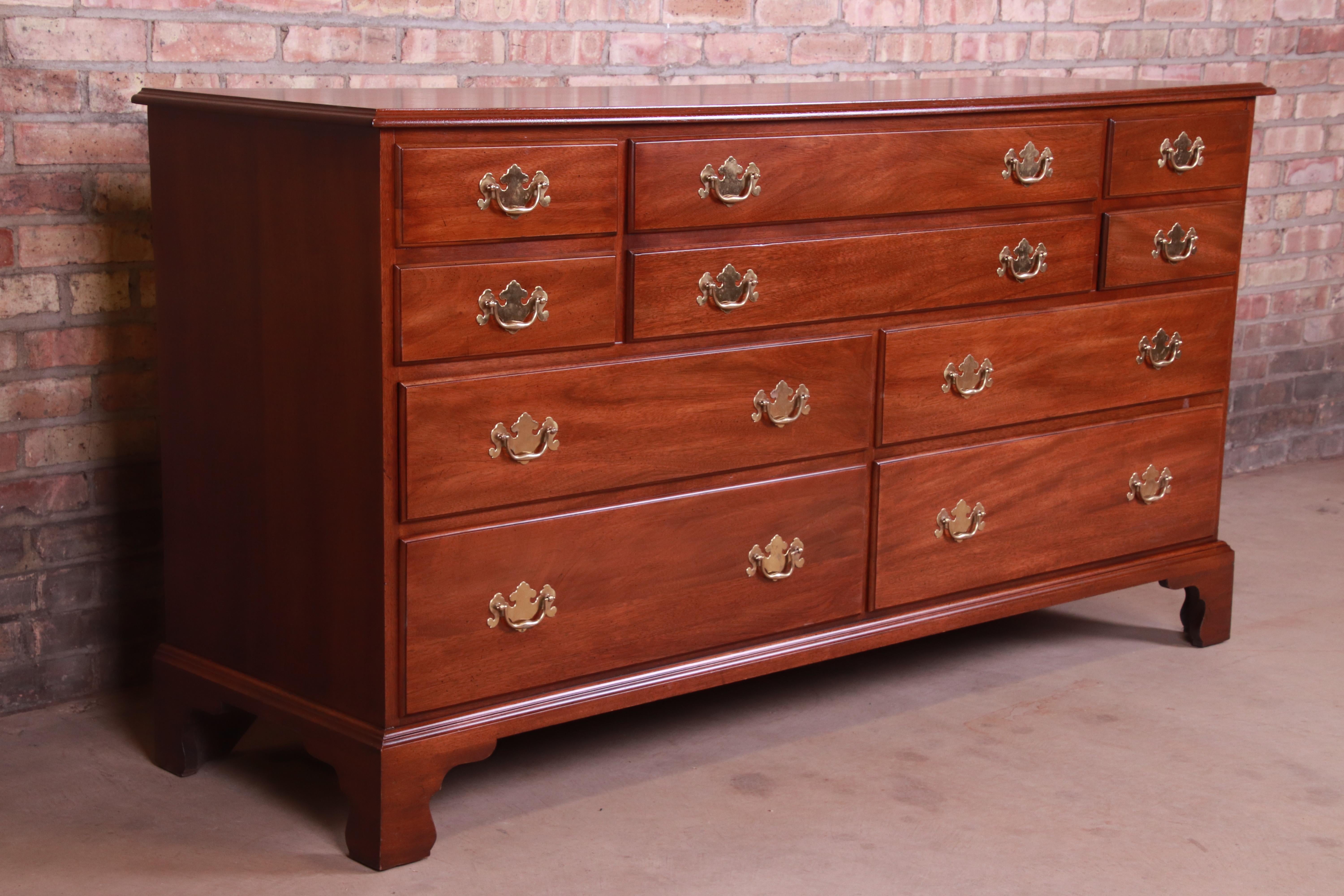 Henkel Harris American Chippendale Solid Mahogany Ten-Drawer Dresser In Good Condition In South Bend, IN