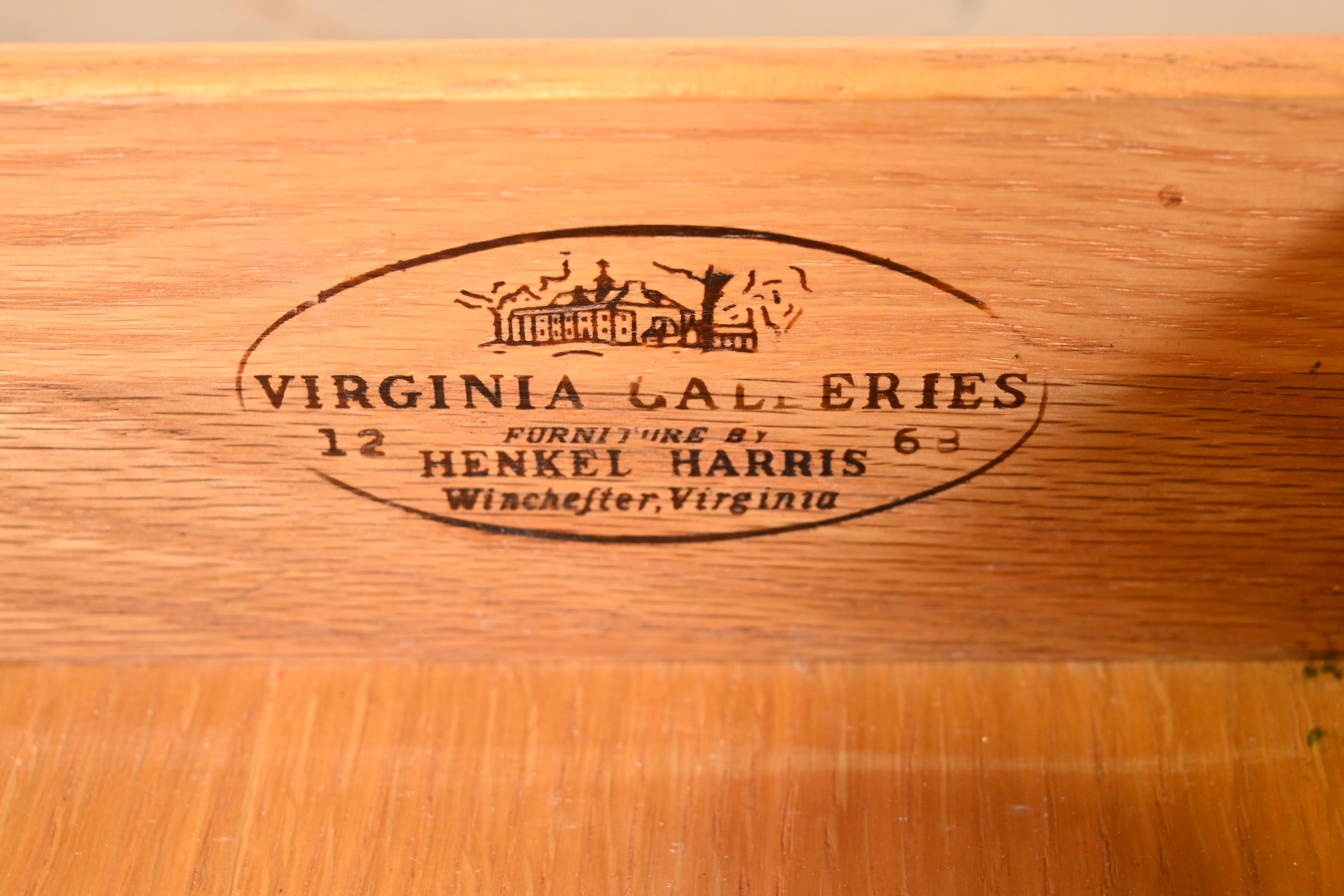 Henkel Harris table de chevet coloniale américaine en cerisier, années 1960 6