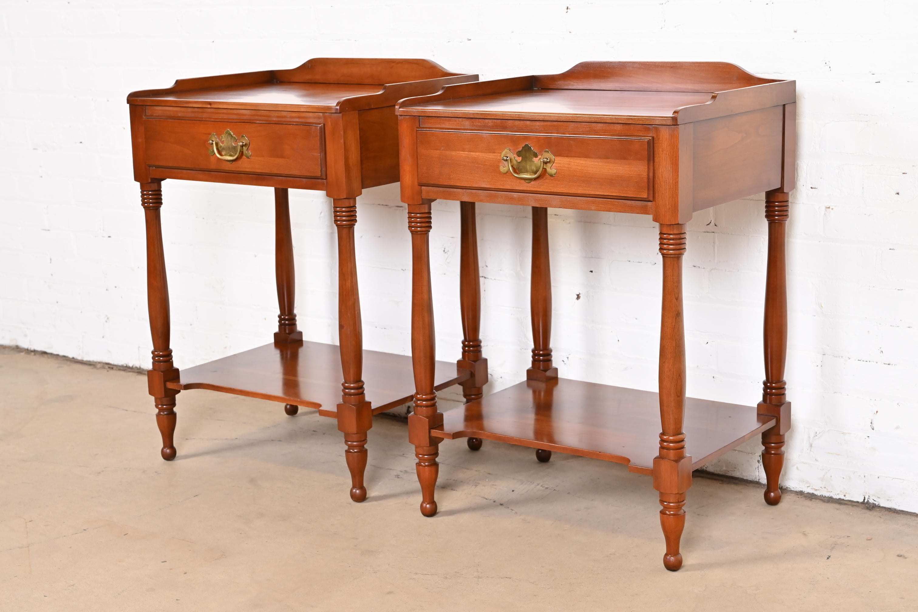 A gorgeous pair of American Colonial style nightstands or side tables

By Henkel Harris

USA, 1960s

Solid cherry wood, with original brass hardware.

Measures: 21