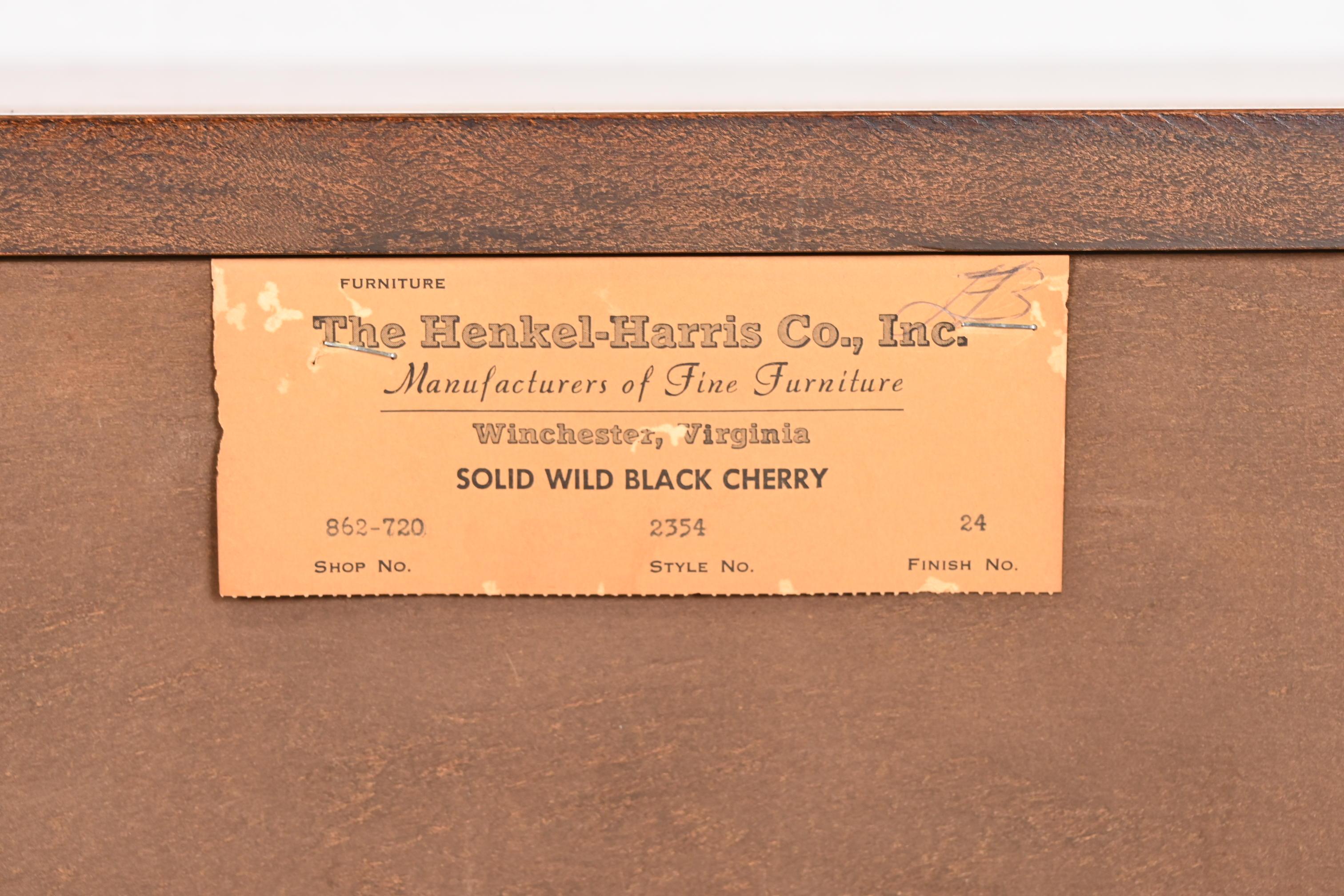 Henkel Harris American Colonial Kirschbaumholz Sideboard Buffet- oder Barschrank im Angebot 11