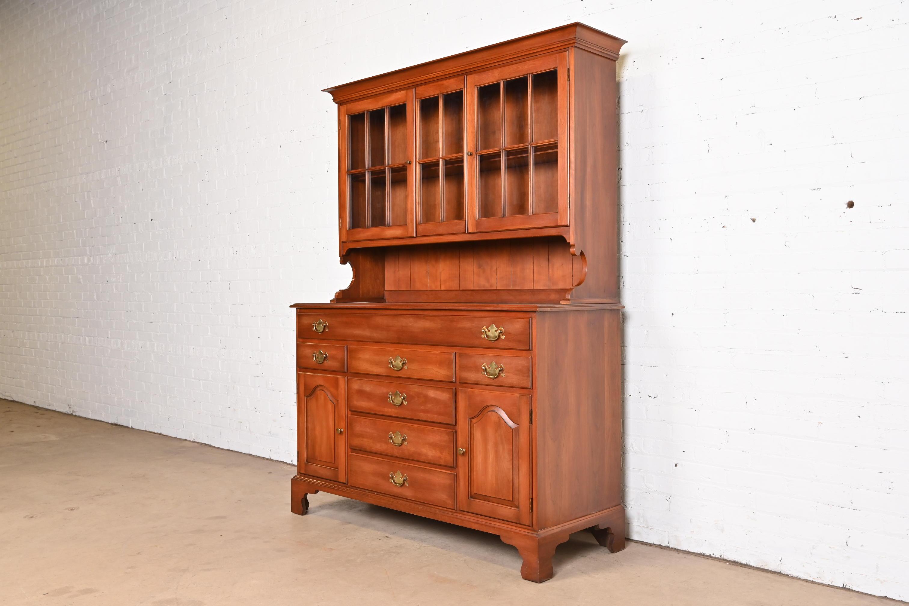 Henkel Harris American Colonial Cherry Wood Sideboard Buffet With Hutch Top In Good Condition In South Bend, IN