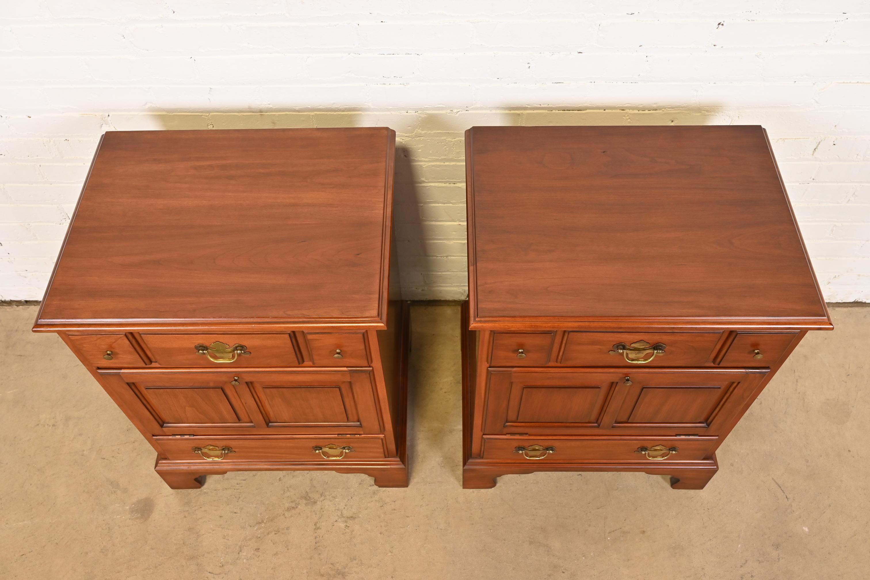 Henkel Harris American Colonial Solid Cherry Wood Bedside Chests, Pair For Sale 12