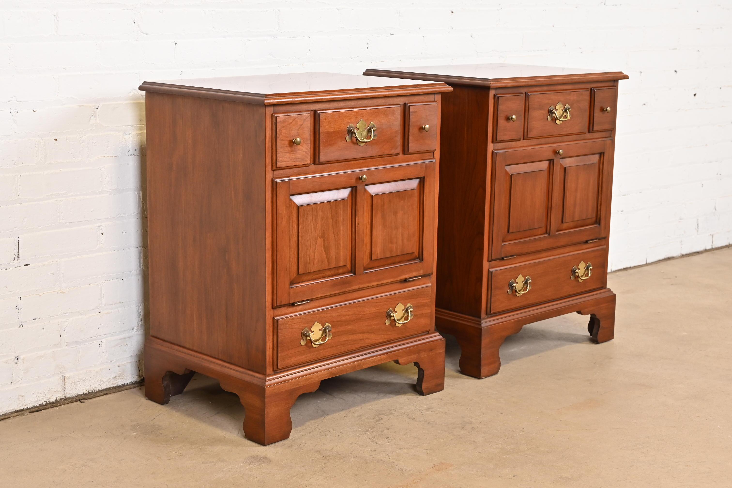 Henkel Harris American Colonial Solid Cherry Wood Bedside Chests, Pair For Sale 1