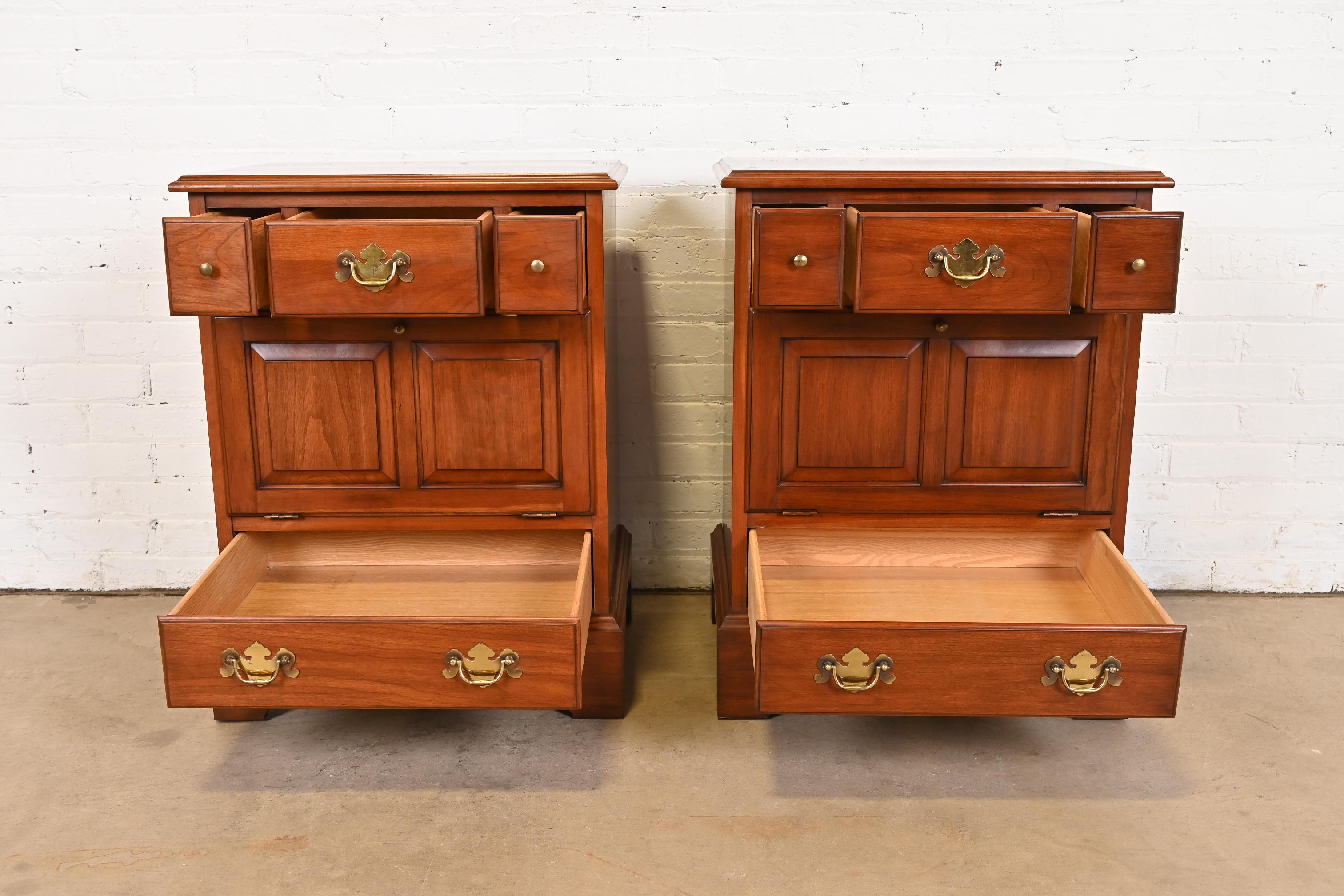 Henkel Harris American Colonial Solid Cherry Wood Bedside Chests, Pair For Sale 2