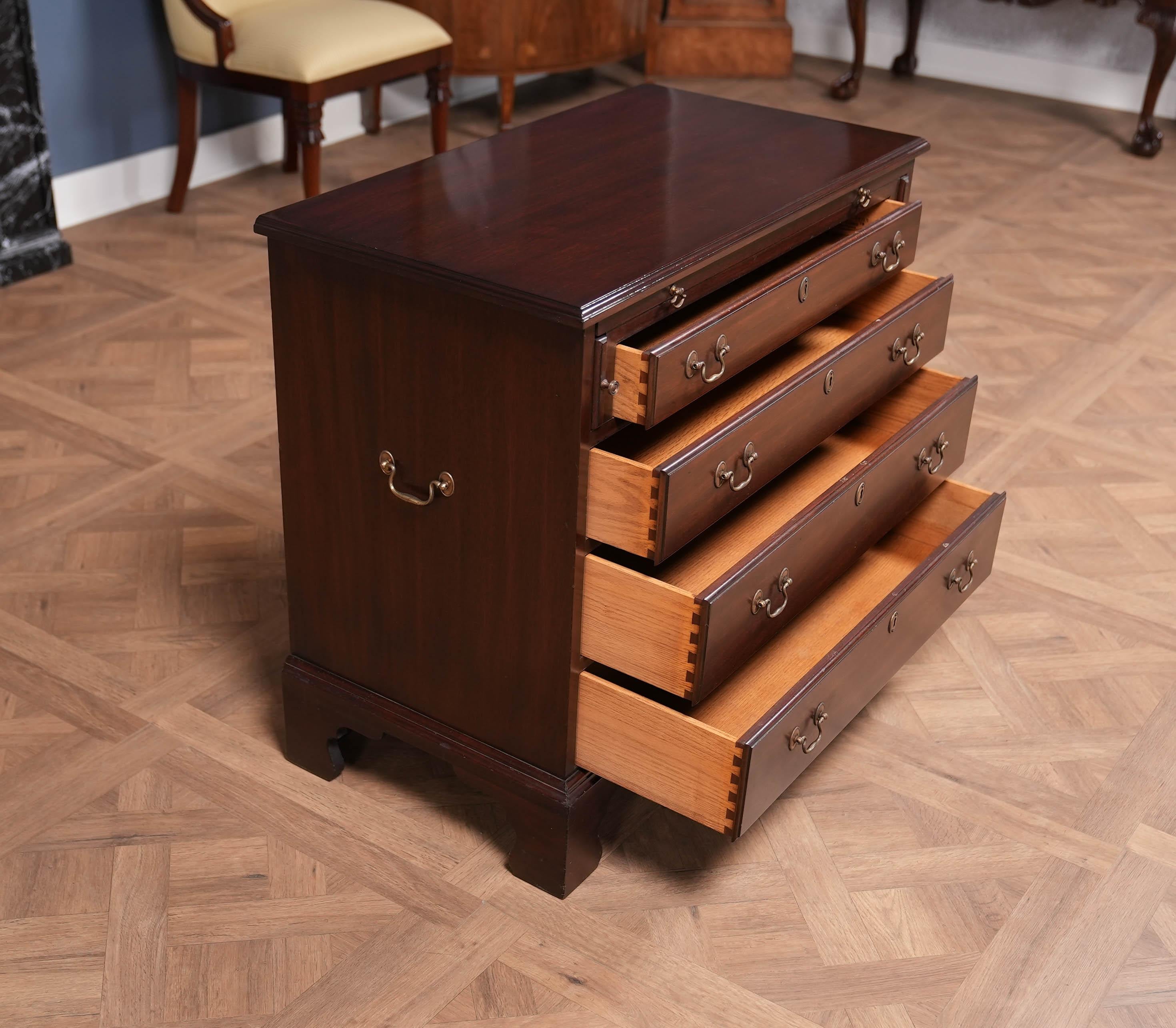 Cassettiera Henkel Harris Bachelors in vendita 5