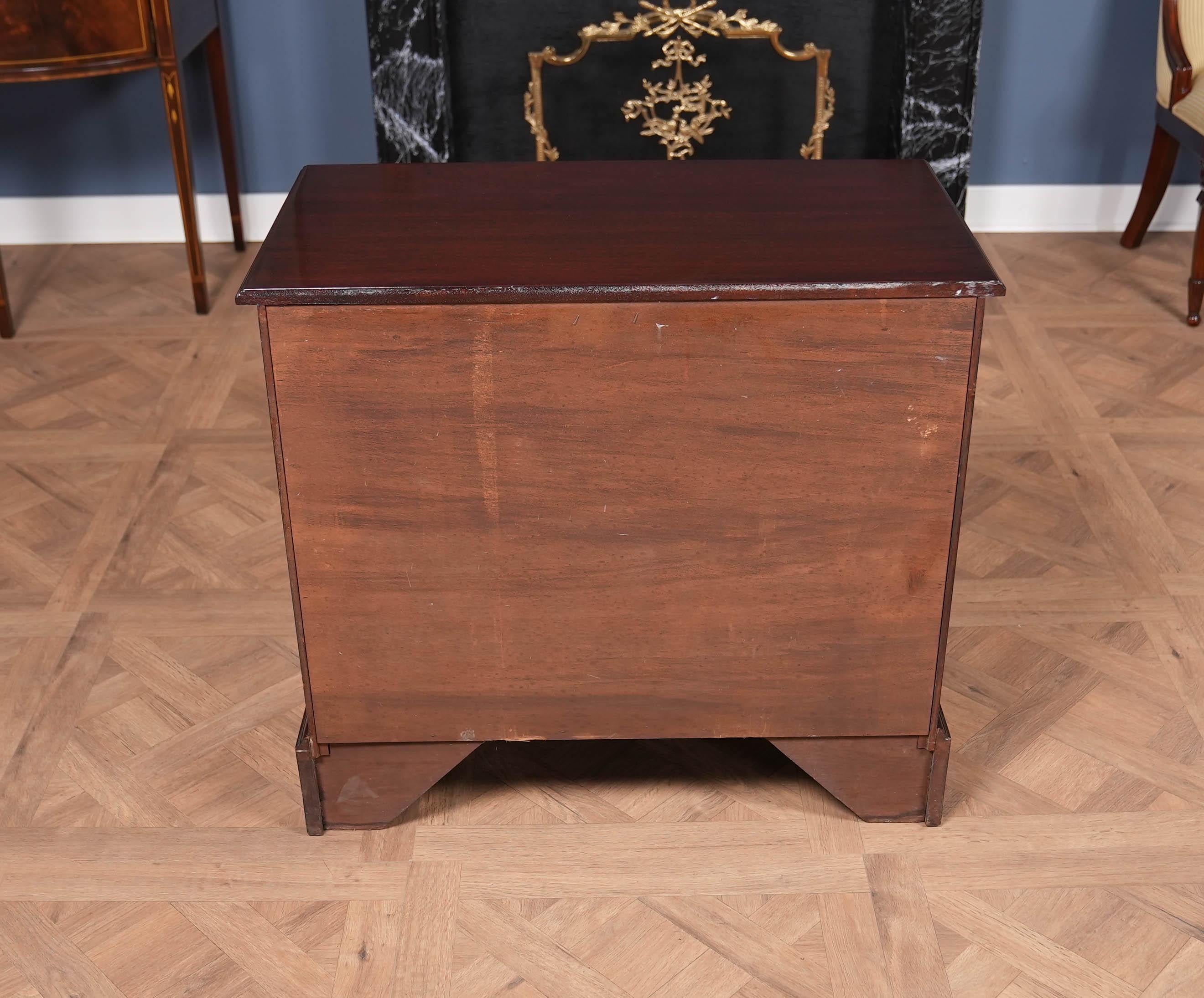 Cassettiera Henkel Harris Bachelors in vendita 8