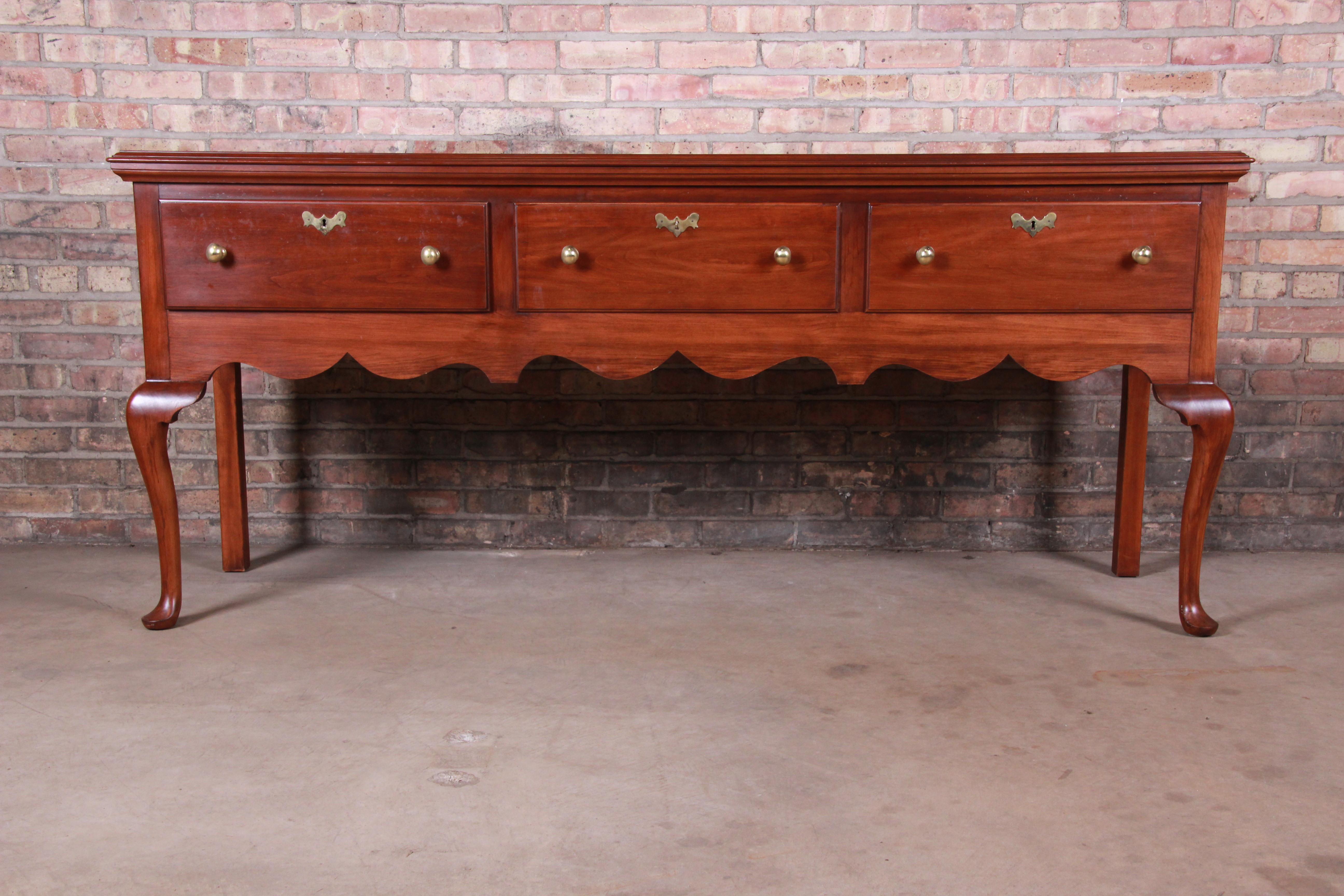 An exceptional Queen Anne style sideboard buffet or credenza

From the Jamestown Colony collection by Henkel Harris

USA, circa 1980s

Wild black cherry, with brass hardware.

Measures: 78