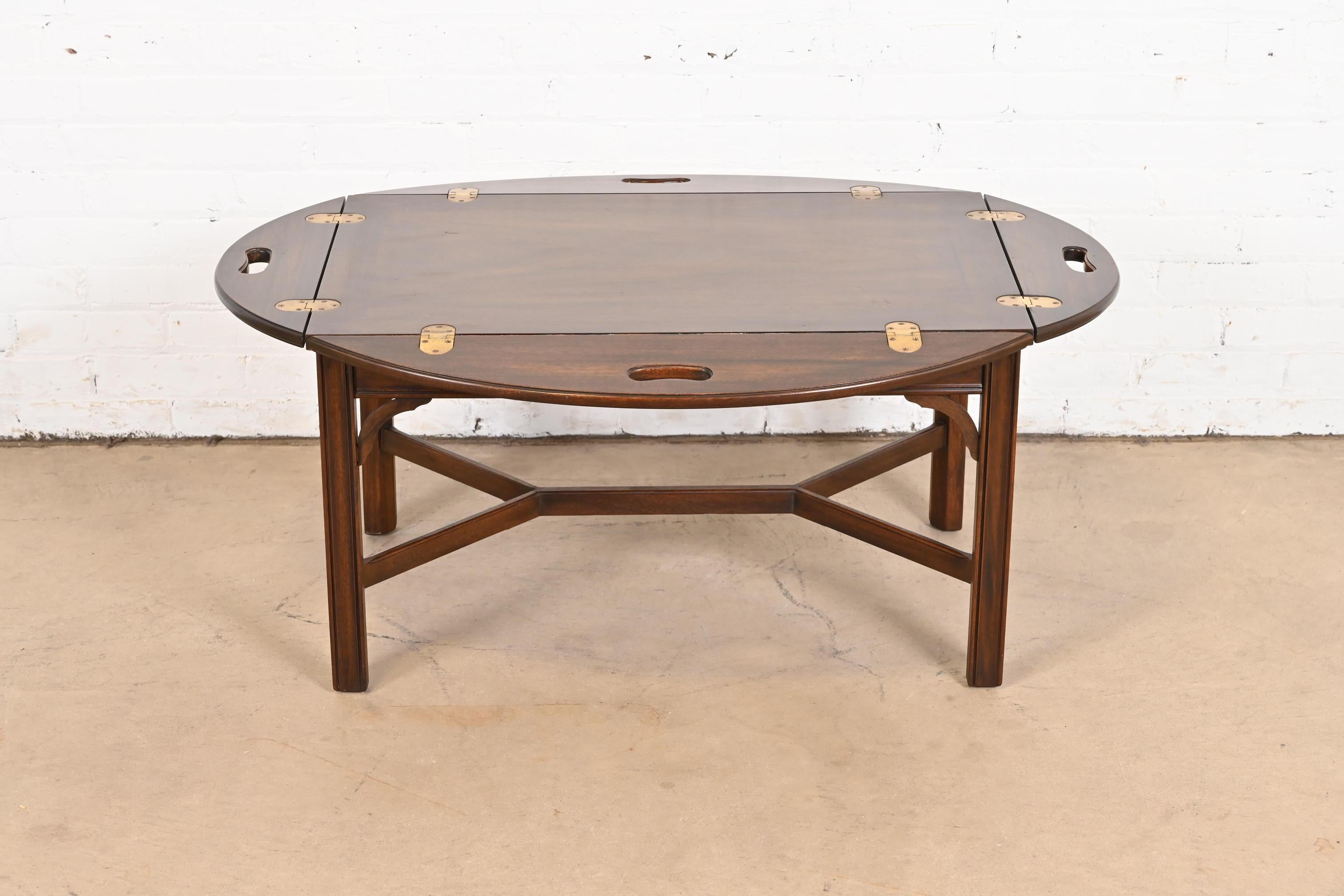 A gorgeous Chippendale or Georgian style butler's coffee table

By Henkel Harris

USA, 1972

Beautiful carved mahogany, with brass hinges.

Measures: 42.25