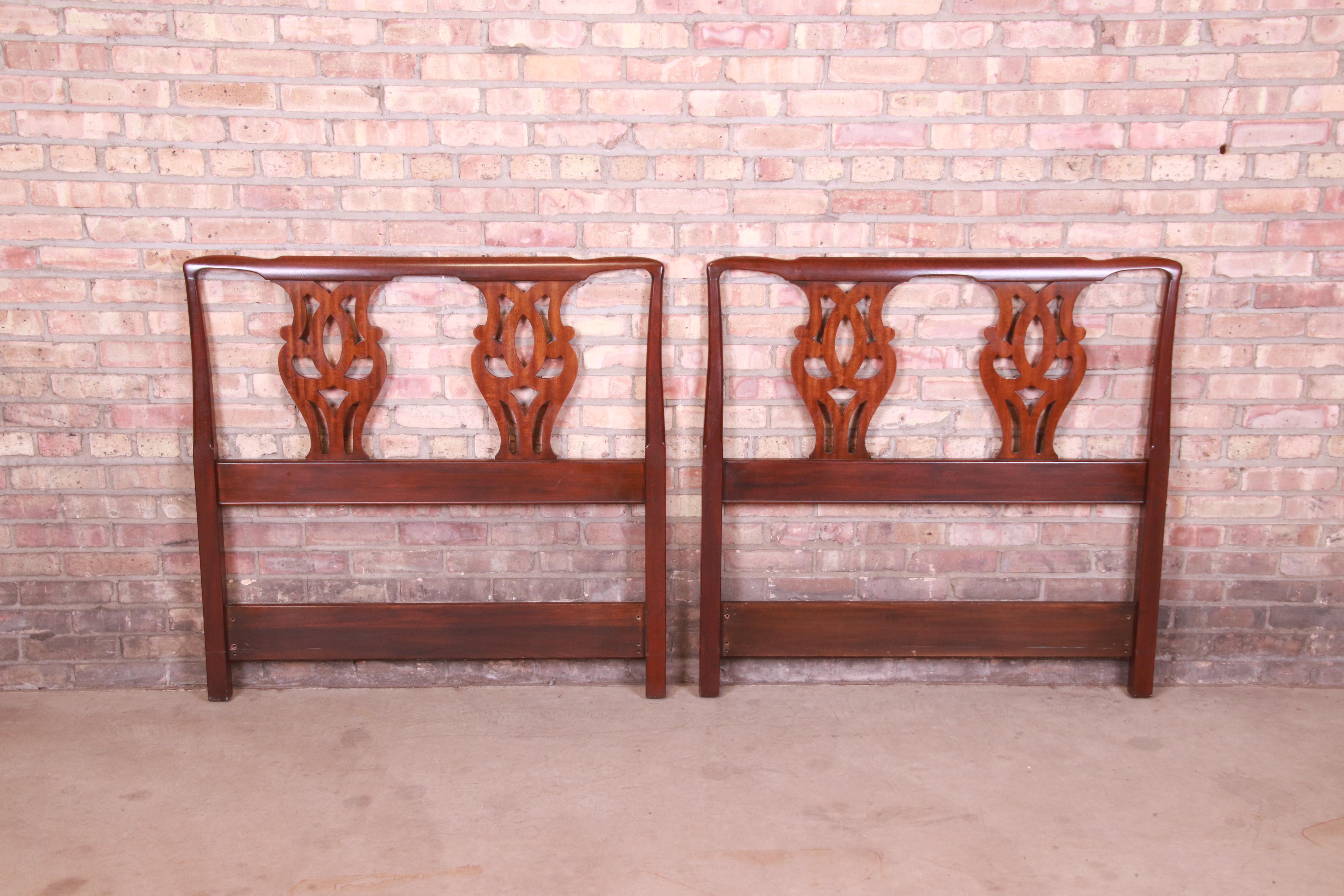 A gorgeous pair of Chippendale or Georgian style mahogany twin headboards

By Henkel Harris

USA, 1980s

Measures: 41