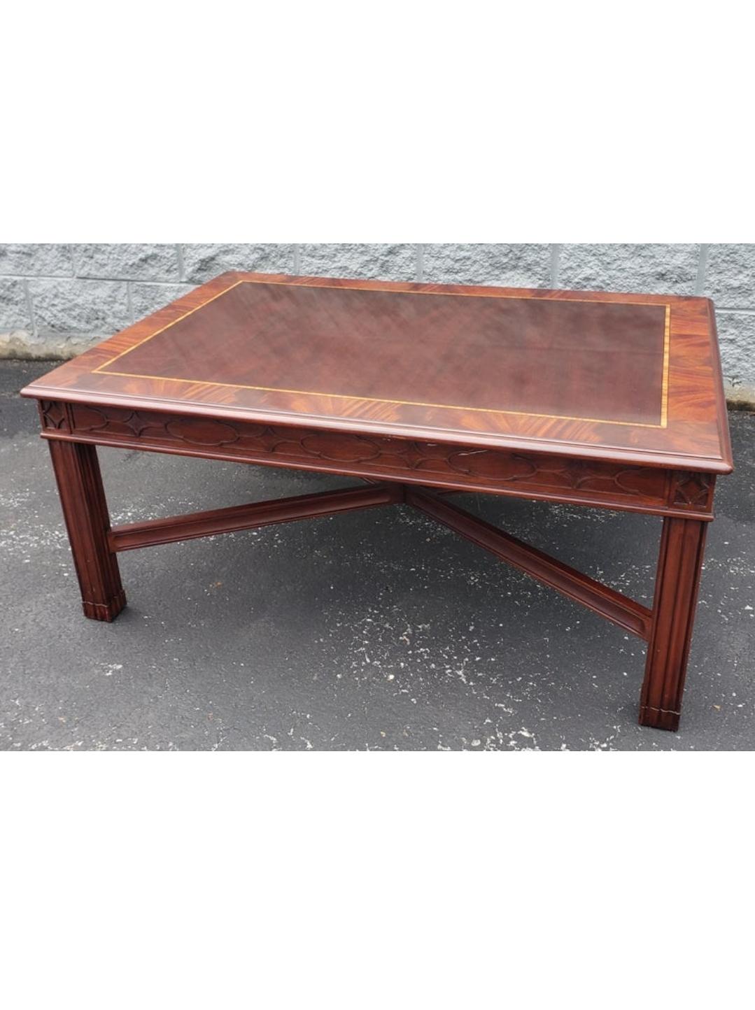 Henkel Harris Chippendale Mahogany and Tulipwood Inlay Coffee Table w/ Fretwork In Excellent Condition For Sale In Germantown, MD