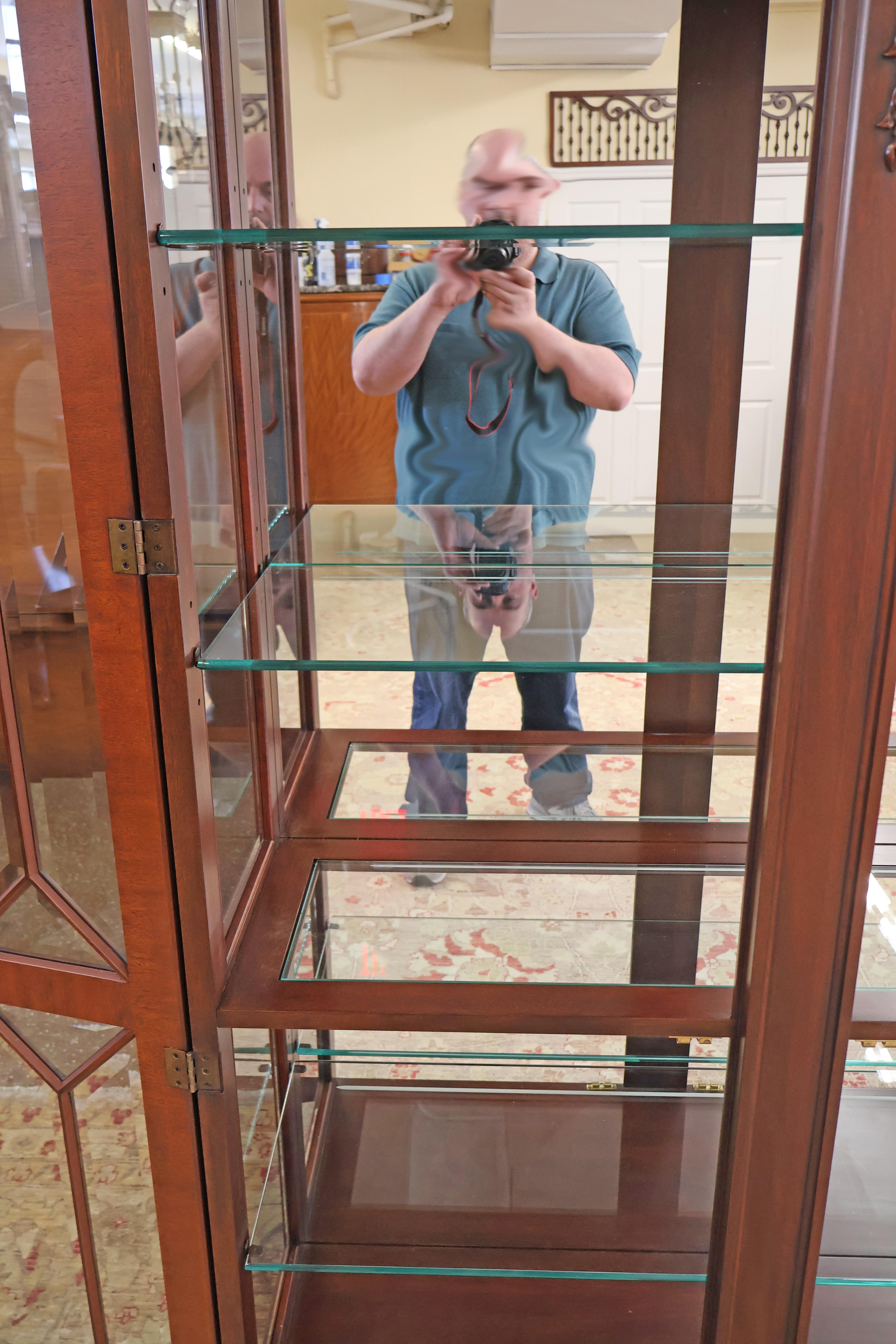 Vitrine de Chine Henkel Harris Chippendale en acajou biseauté en vente 5