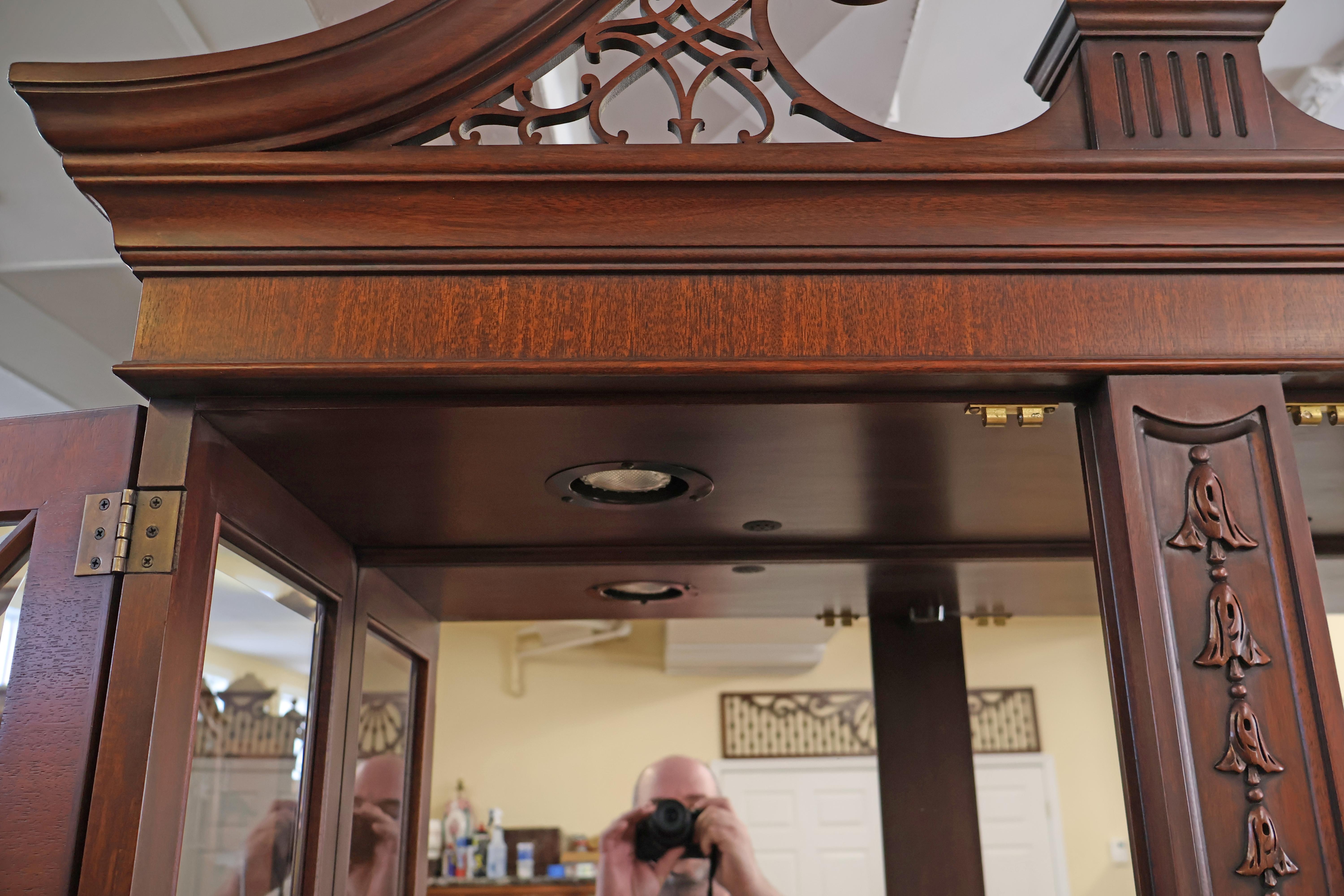 Vitrine de Chine Henkel Harris Chippendale en acajou biseauté en vente 6