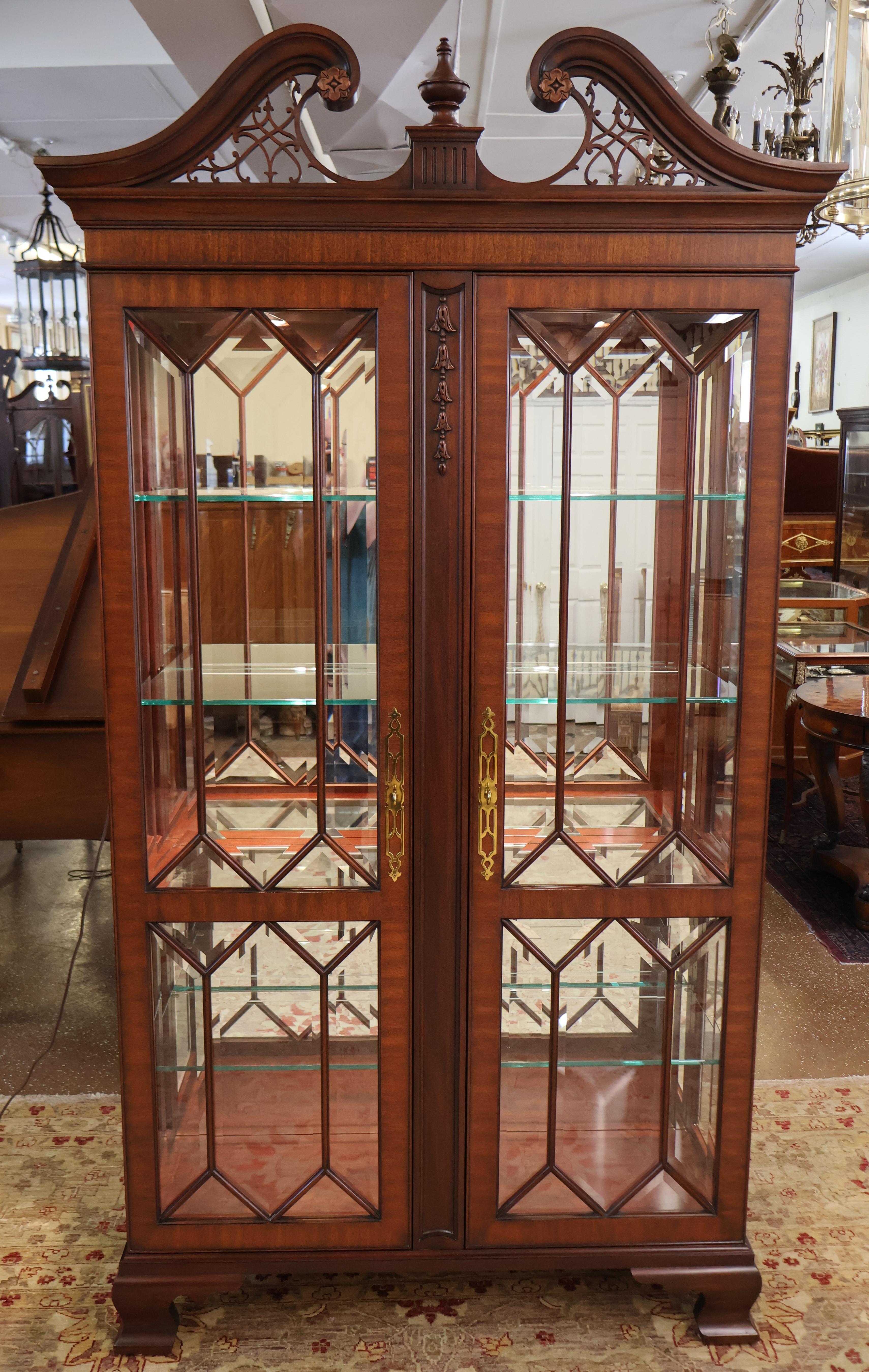 Vitrine de Chine Henkel Harris Chippendale en acajou biseauté en vente 9