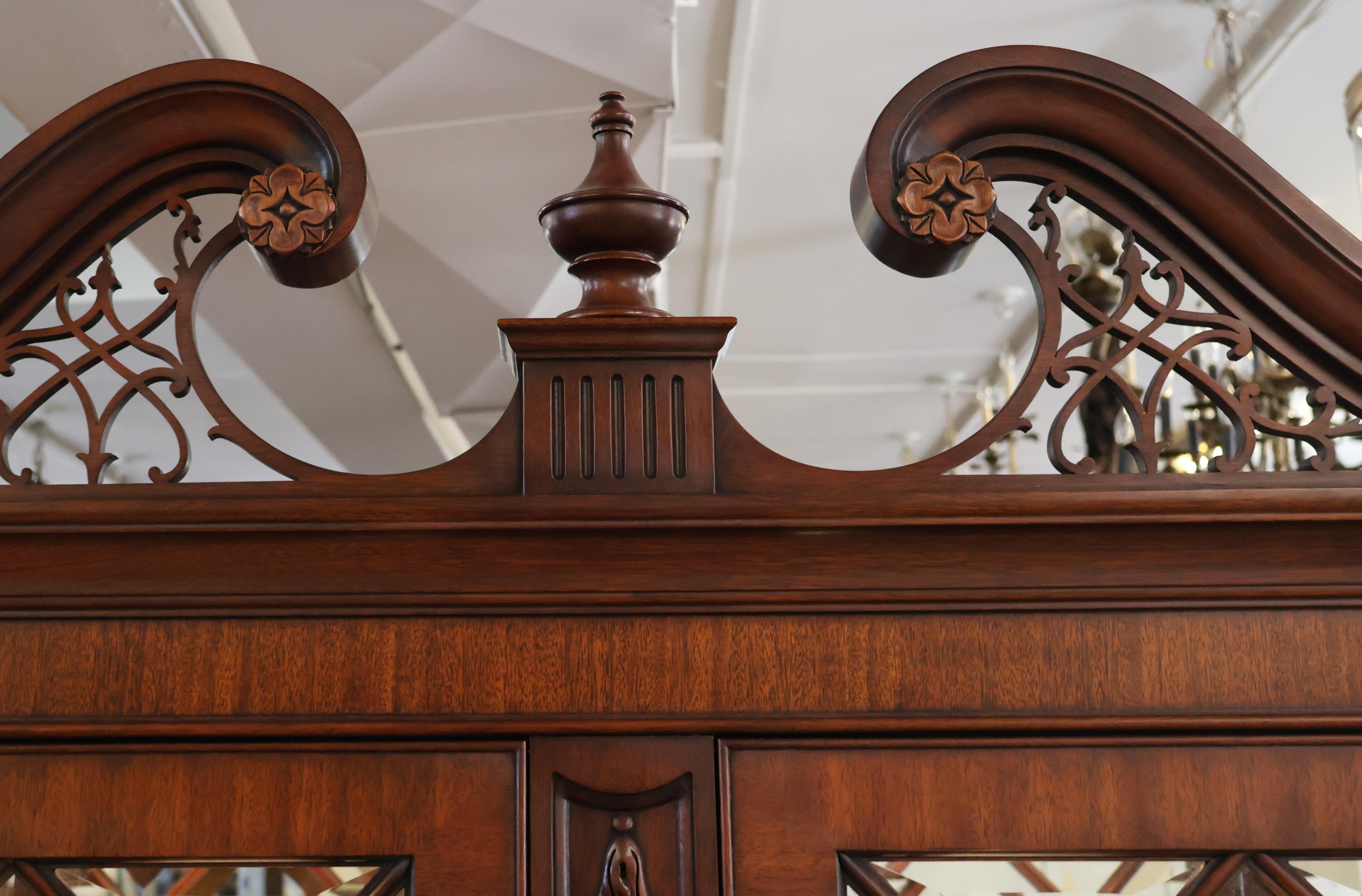 Vitrine de Chine Henkel Harris Chippendale en acajou biseauté en vente 12