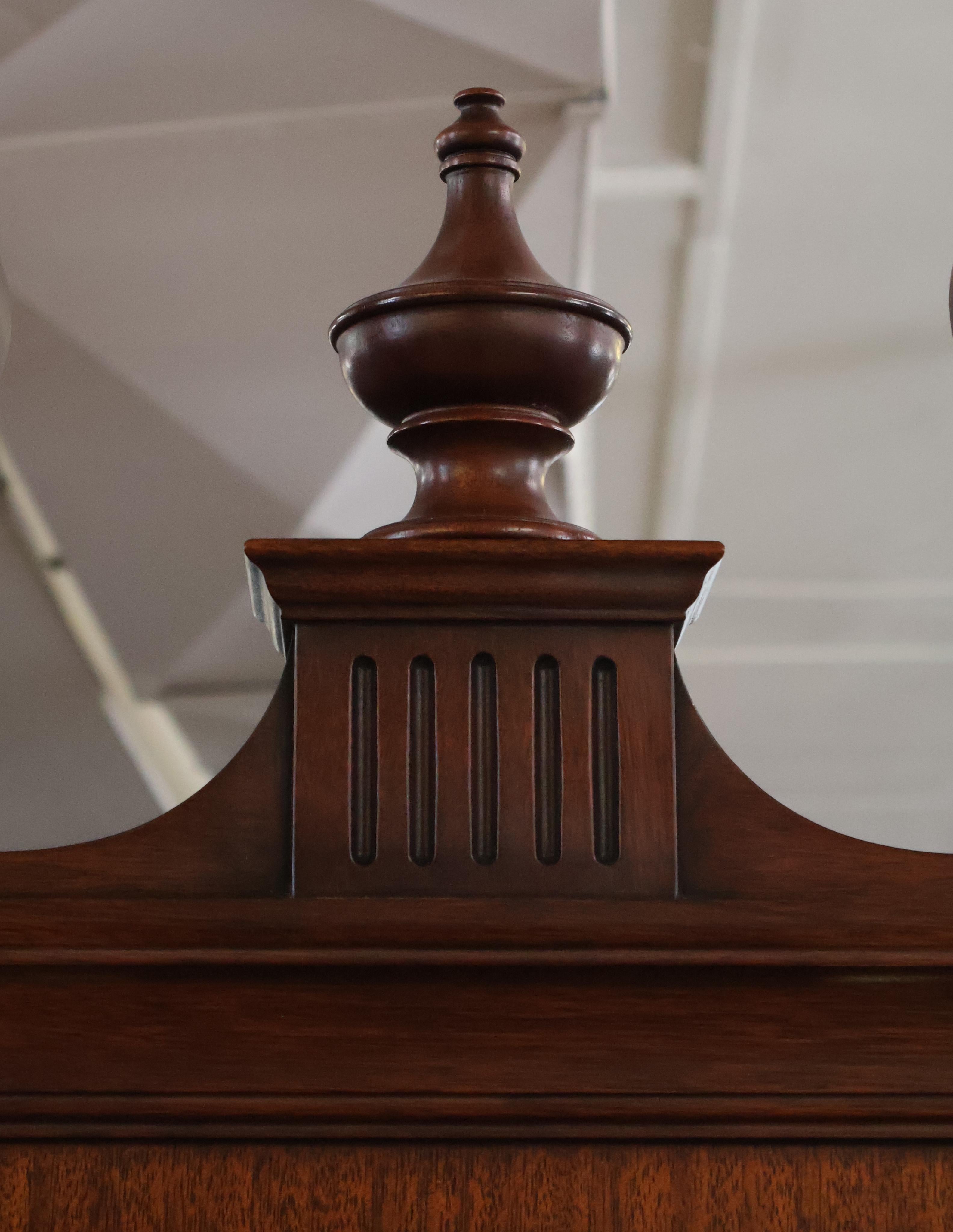 Vitrine de Chine Henkel Harris Chippendale en acajou biseauté en vente 13