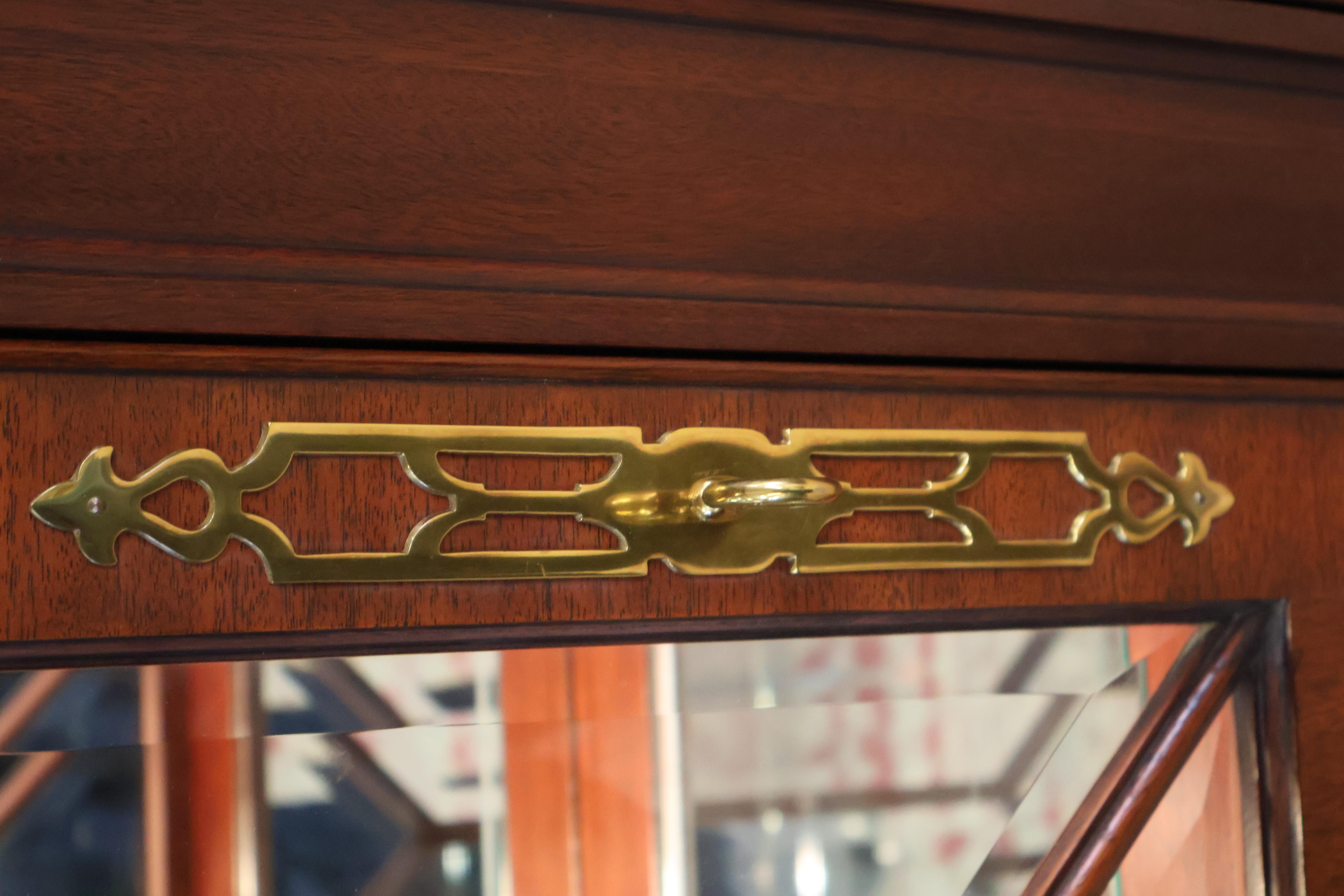 Vitrine de Chine Henkel Harris Chippendale en acajou biseauté en vente 14