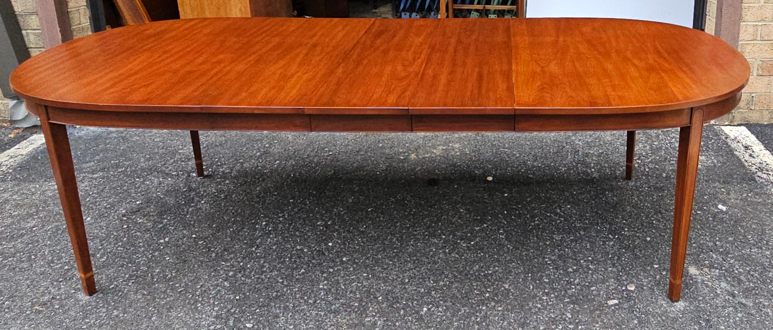 Henkel Harris Federal Cherry Extension table de salle à manger à trois feuilles en vente 1
