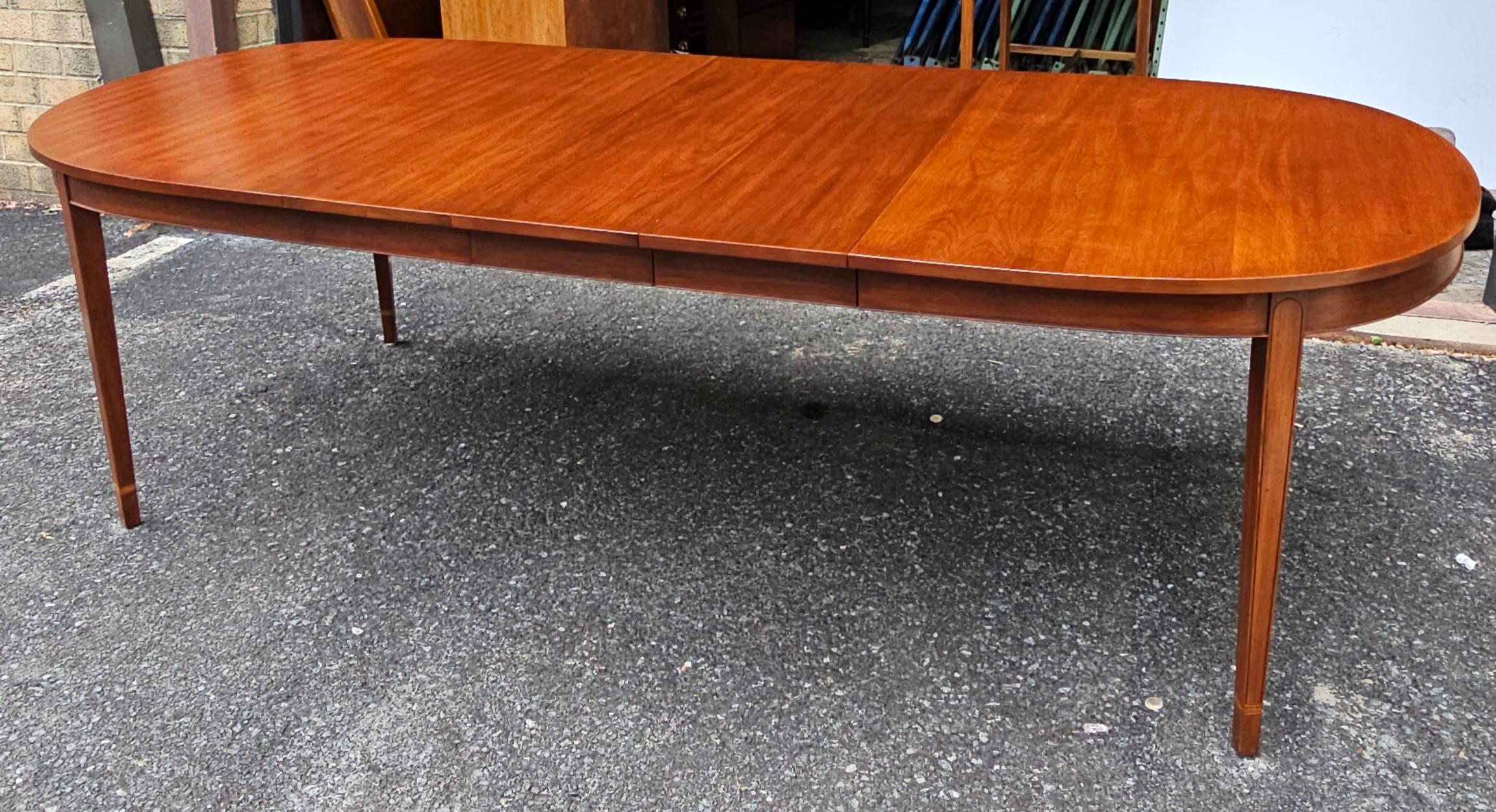 Henkel Harris Federal Cherry Extension table de salle à manger à trois feuilles en vente 2