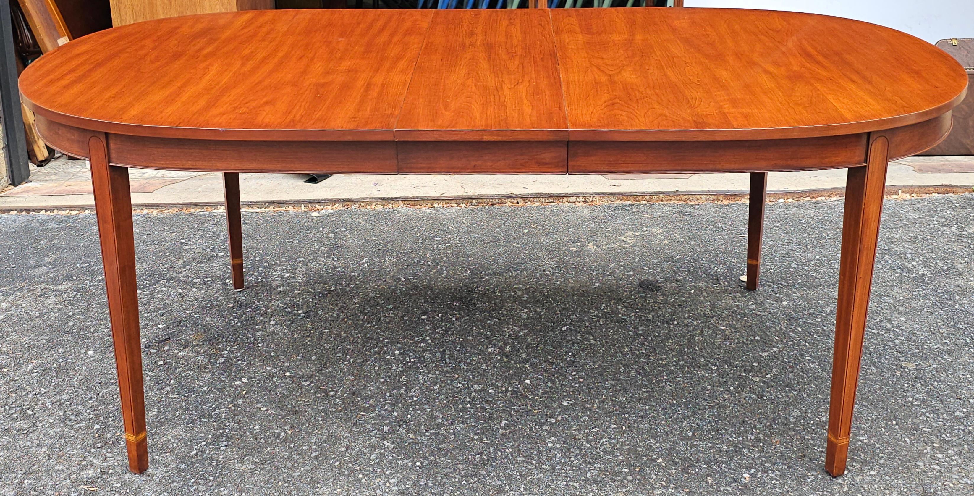 Henkel Harris Federal Cherry Extension table de salle à manger à trois feuilles en vente 5