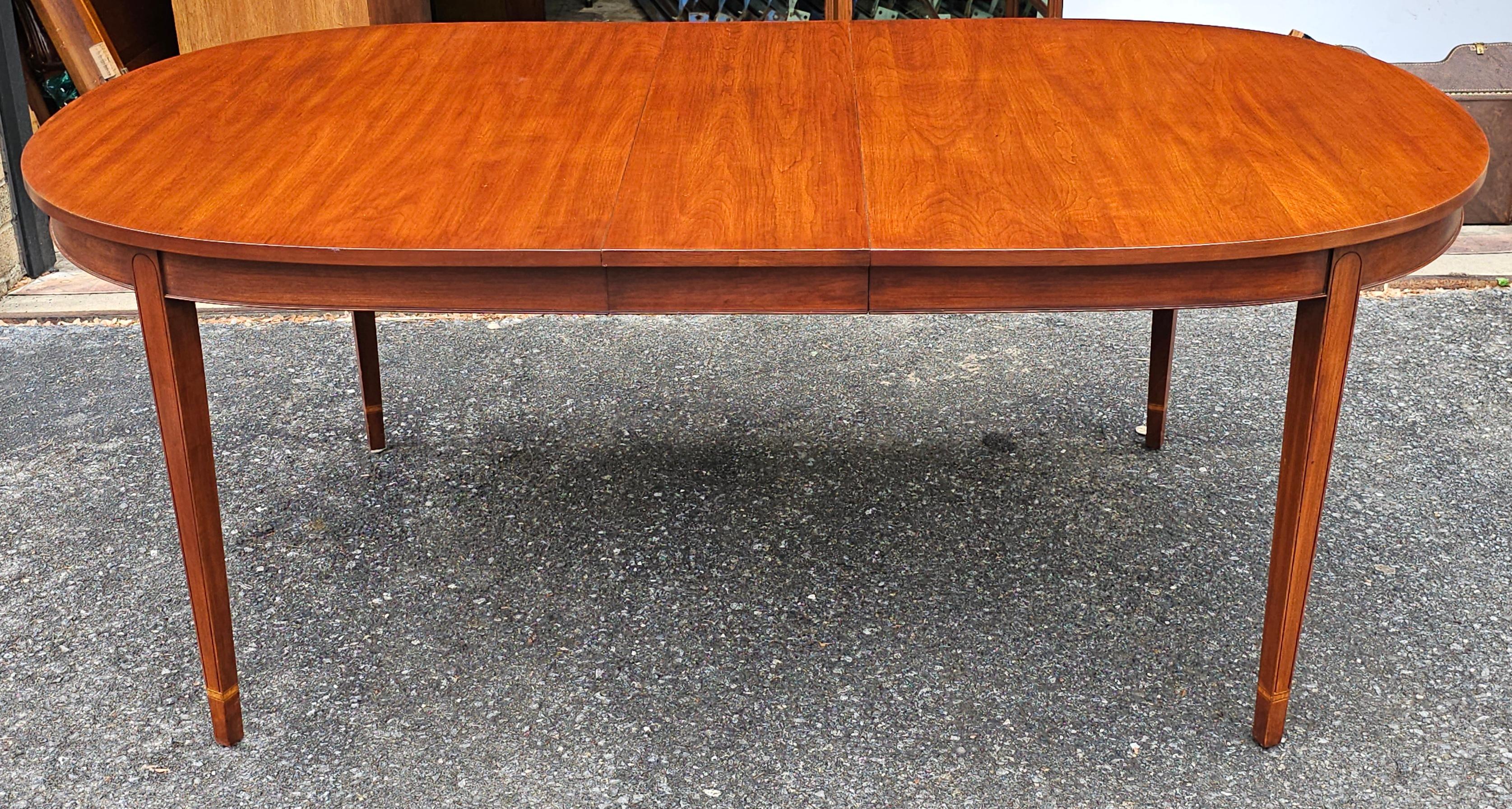 Henkel Harris Federal Cherry Extension table de salle à manger à trois feuilles en vente 6