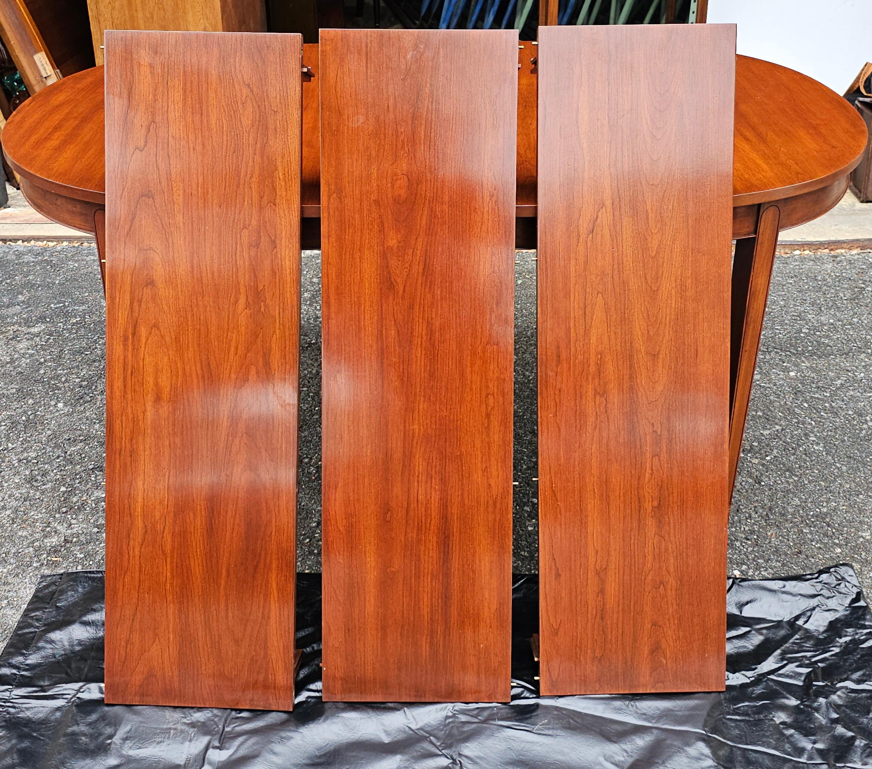 Henkel Harris Federal Cherry Extension table de salle à manger à trois feuilles en vente 9