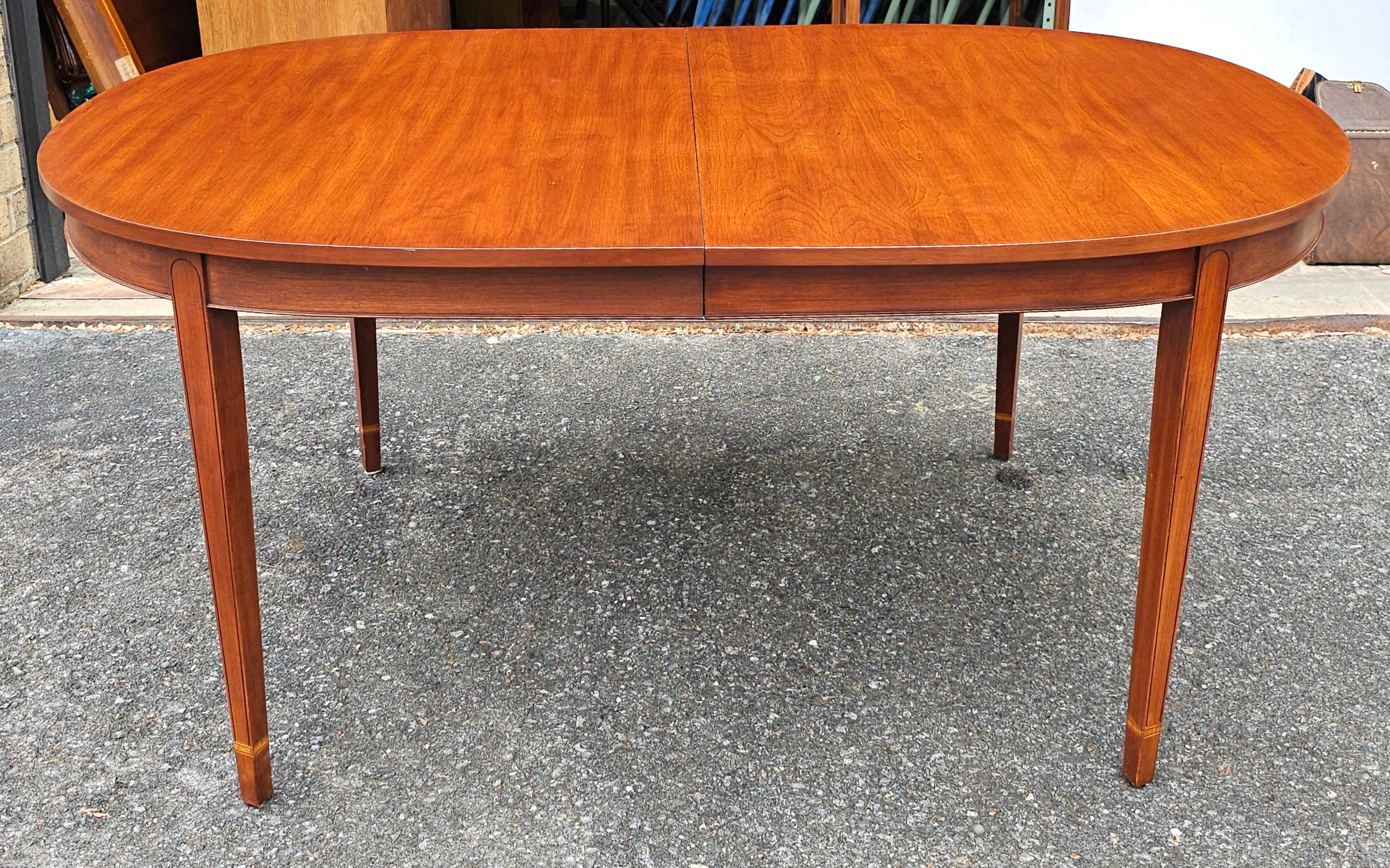 Henkel Harris Federal Cherry Extension table de salle à manger à trois feuilles en vente 7