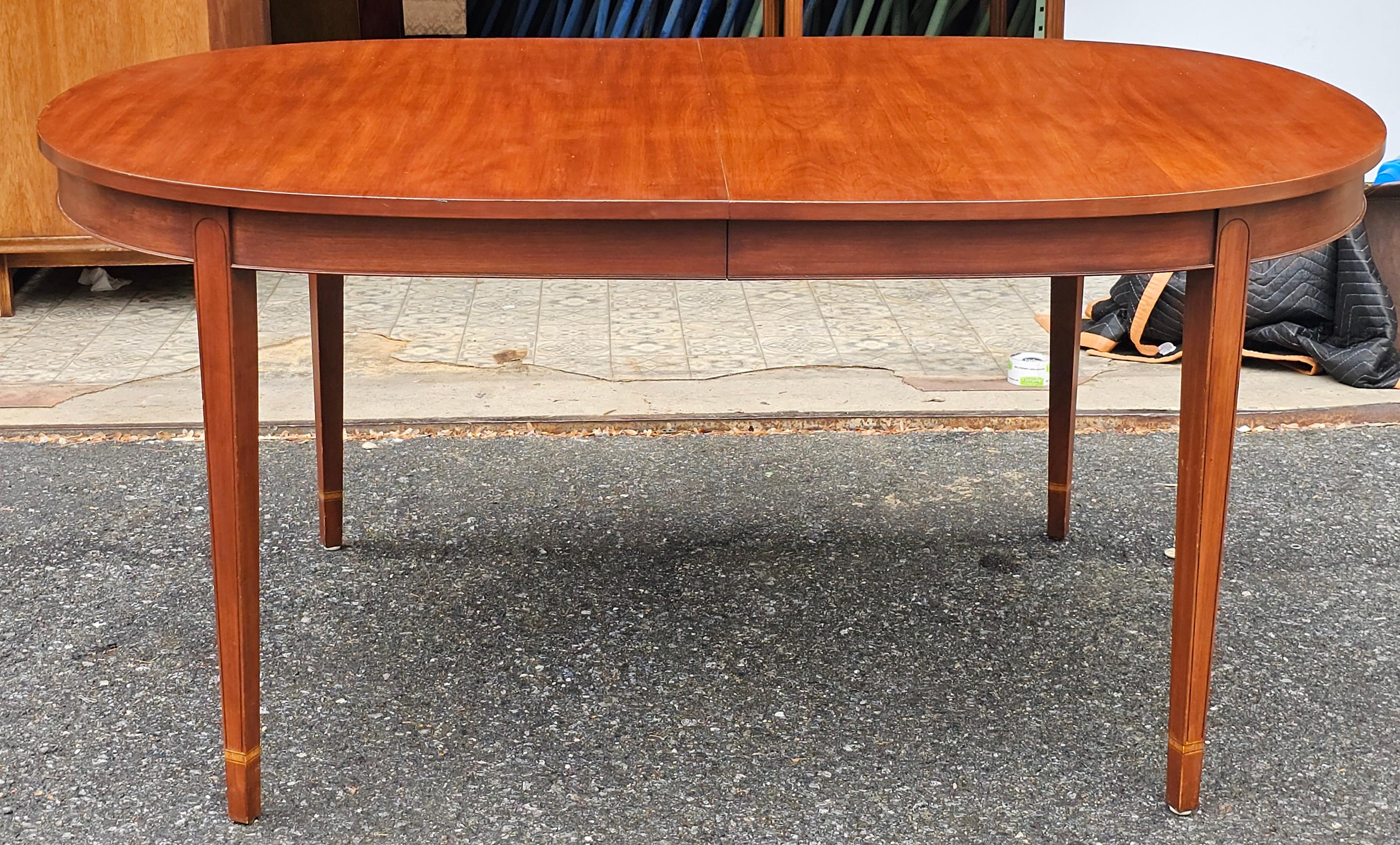 Henkel Harris Federal Cherry Extension table de salle à manger à trois feuilles Excellent état - En vente à Germantown, MD